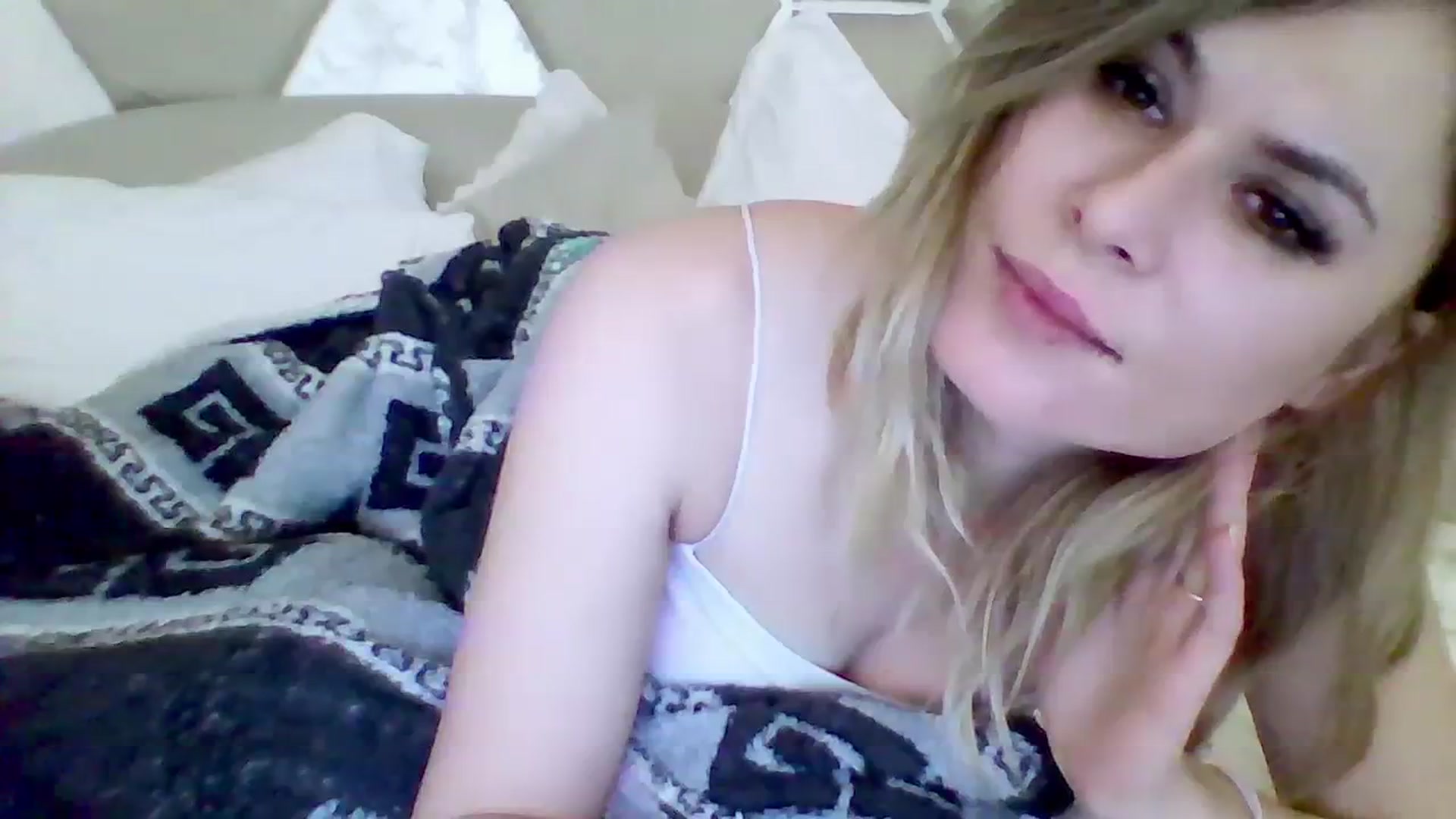Gallery image thumbnail from Isa__'s myfreecams stream on, 02/24/2024, 21:19 image 4 of 20