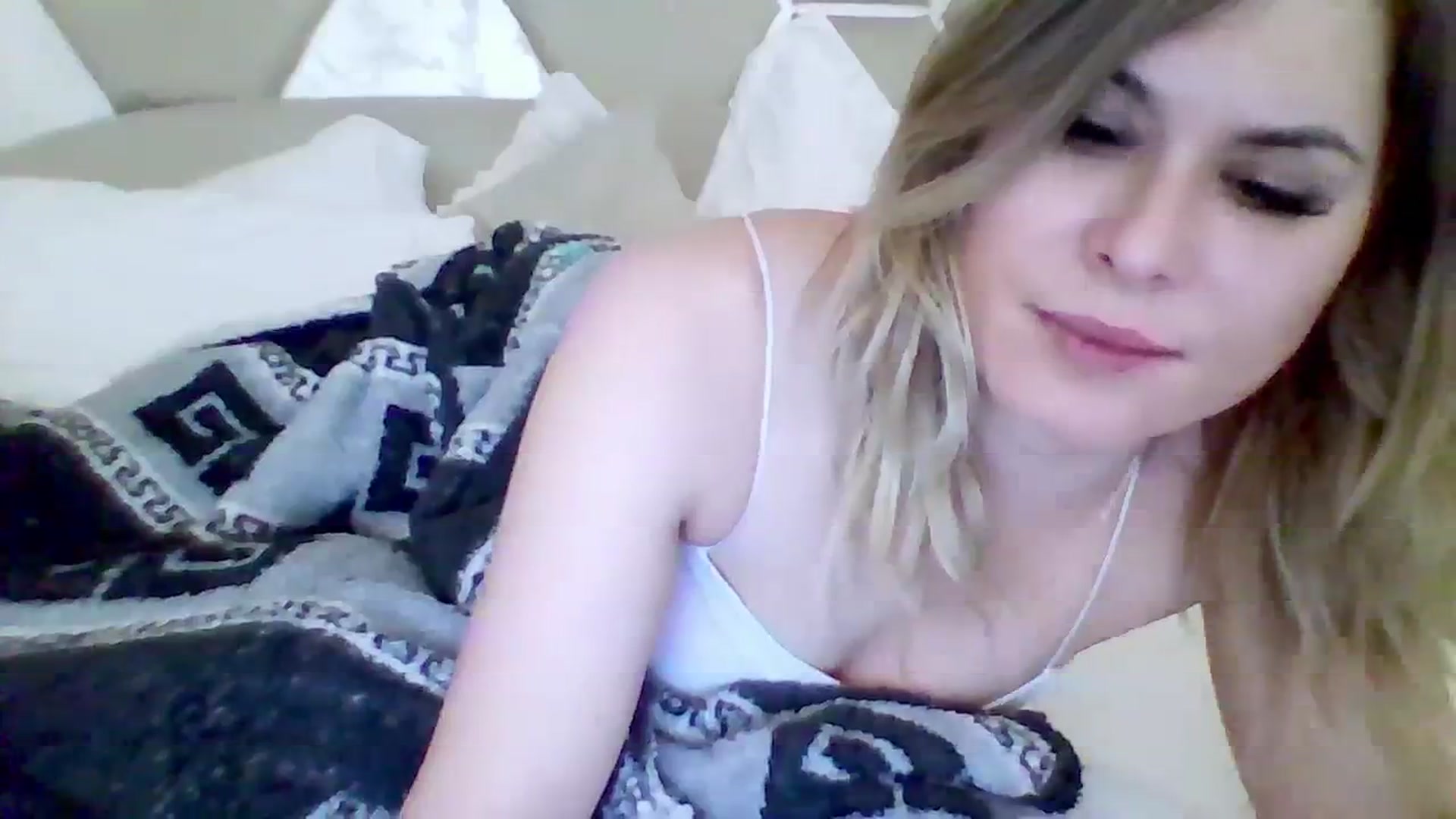Gallery image thumbnail from Isa__'s myfreecams stream on, 02/24/2024, 21:19 image 2 of 20