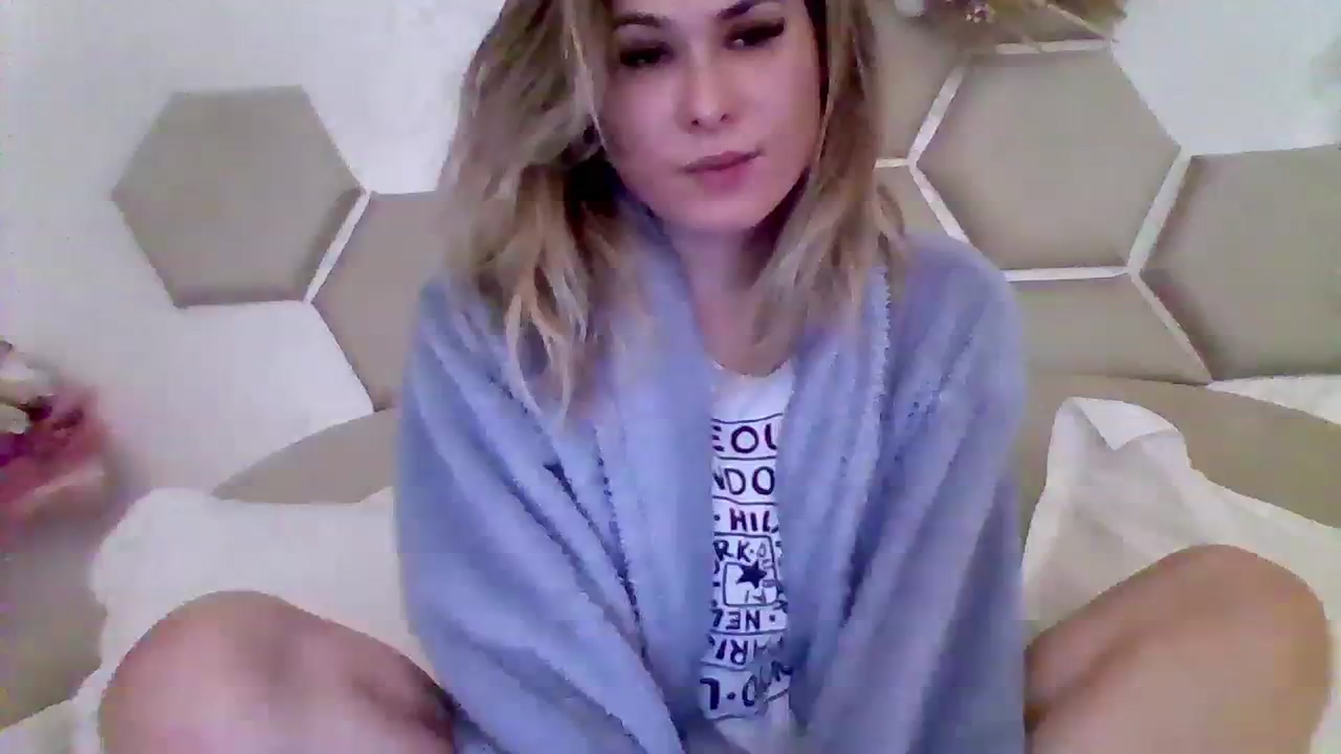 Gallery image thumbnail from Isa__'s myfreecams stream on, 03/16/2024, 21:46 image 7 of 20