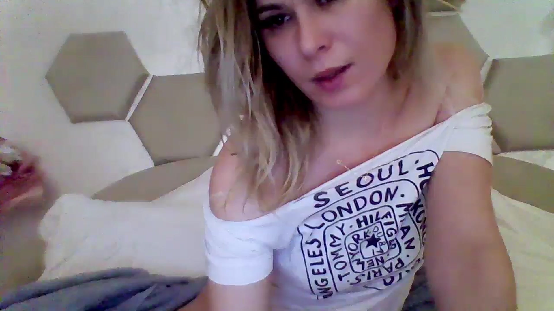 Gallery image thumbnail from Isa__'s myfreecams stream on, 03/16/2024, 21:46 image 12 of 20