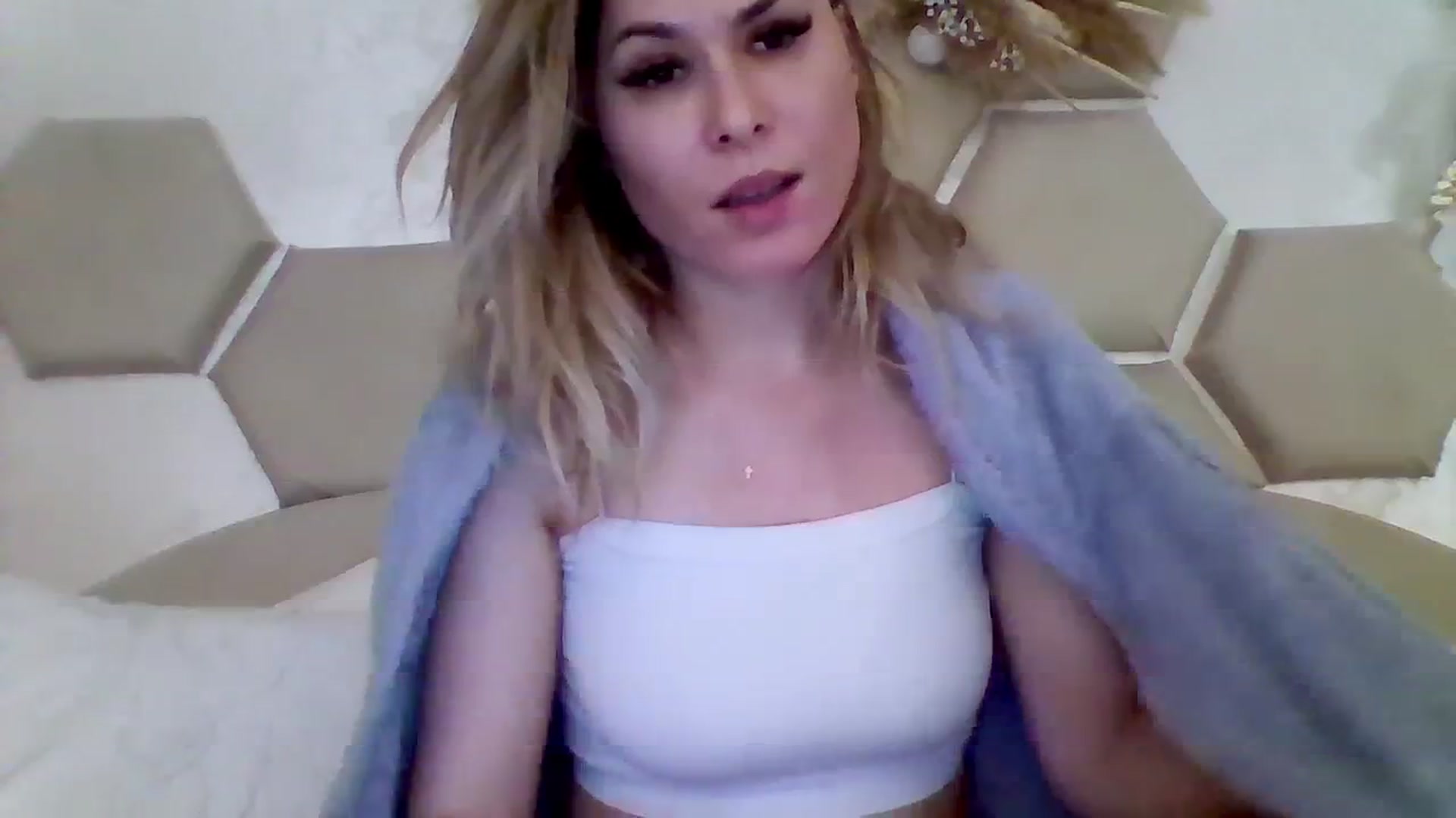Gallery image thumbnail from Isa__'s myfreecams stream on, 03/16/2024, 23:03 image 2 of 20