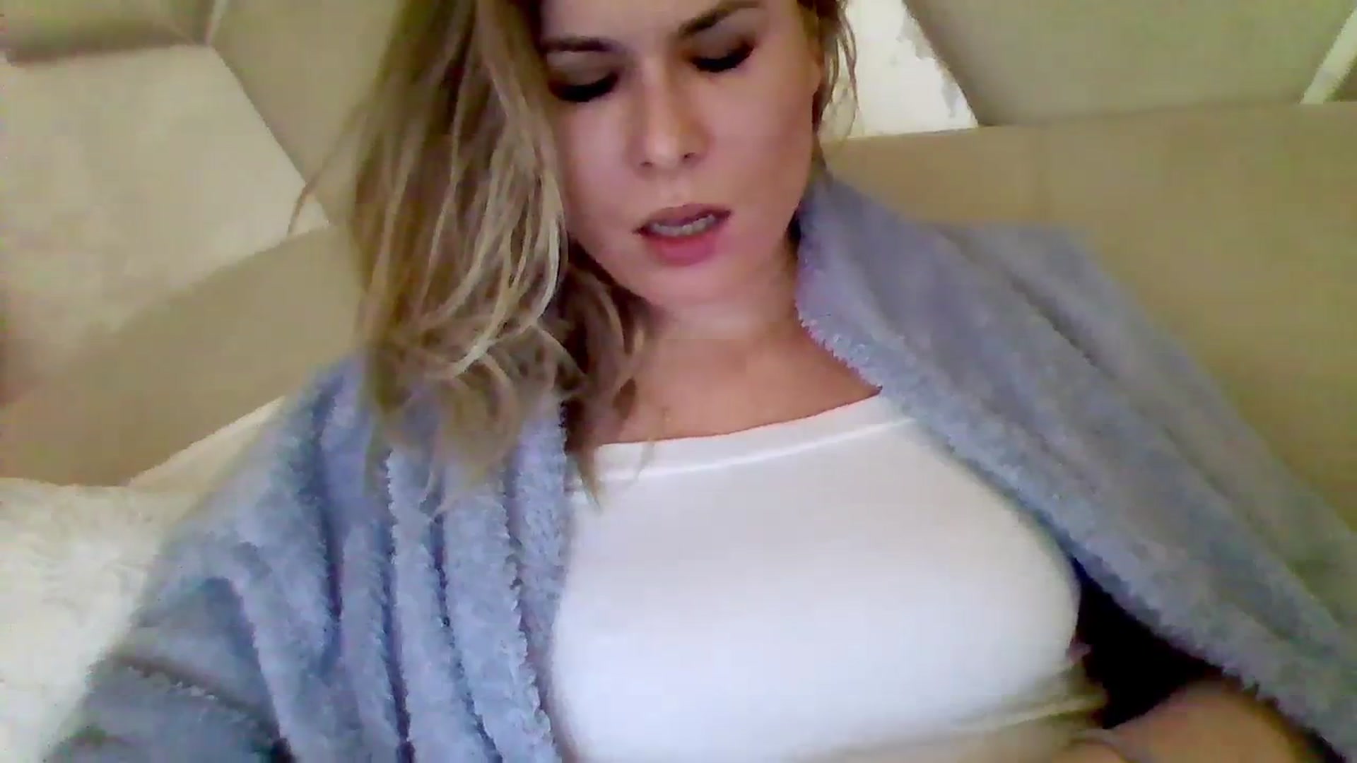 Gallery image thumbnail from Isa__'s myfreecams stream on, 03/16/2024, 23:03 image 13 of 20