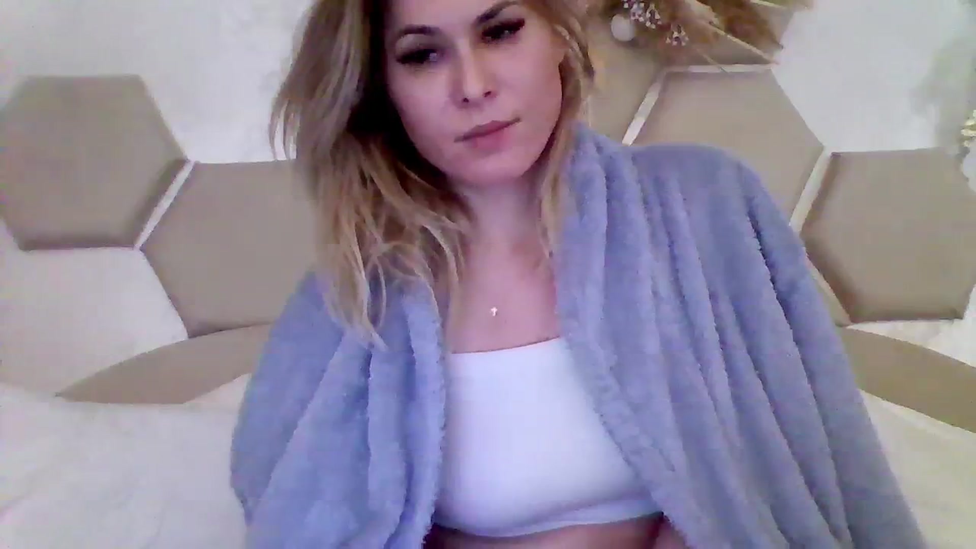 Gallery image thumbnail from Isa__'s myfreecams stream on, 03/16/2024, 23:03 image 8 of 20