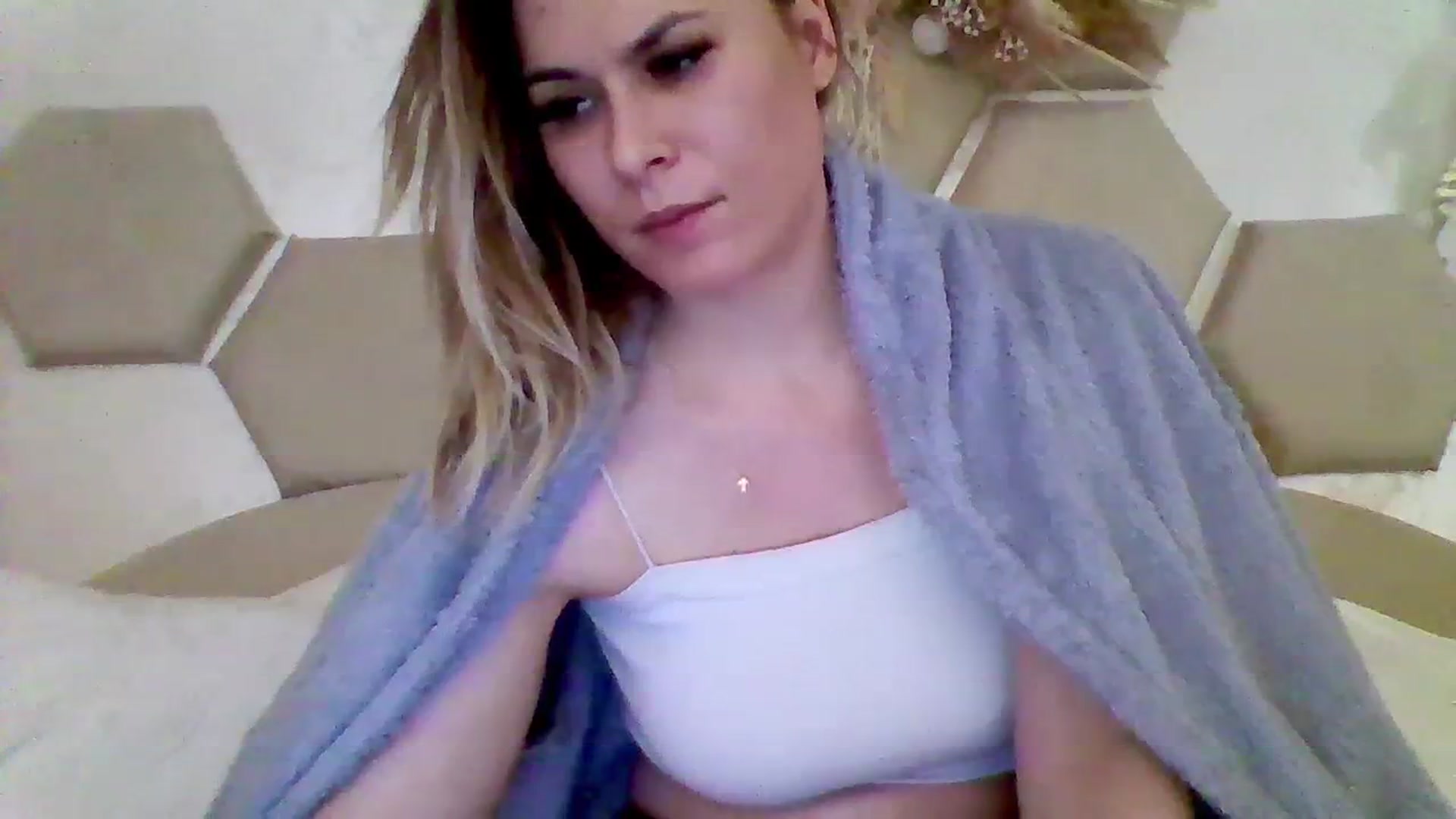 Gallery image thumbnail from Isa__'s myfreecams stream on, 03/16/2024, 23:03 image 9 of 20