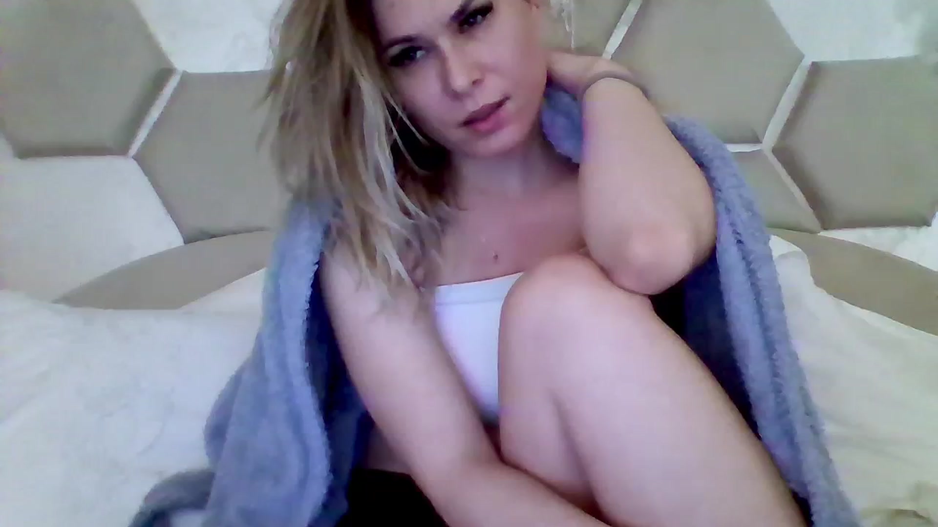 Gallery image thumbnail from Isa__'s myfreecams stream on, 03/16/2024, 23:03 image 11 of 20
