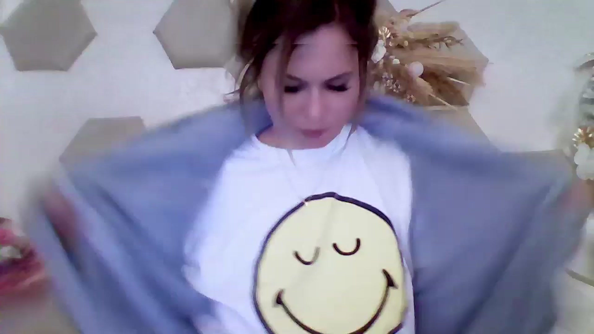Gallery image thumbnail from Isa__'s myfreecams stream on, 05/19/2024, 21:13 image 2 of 20
