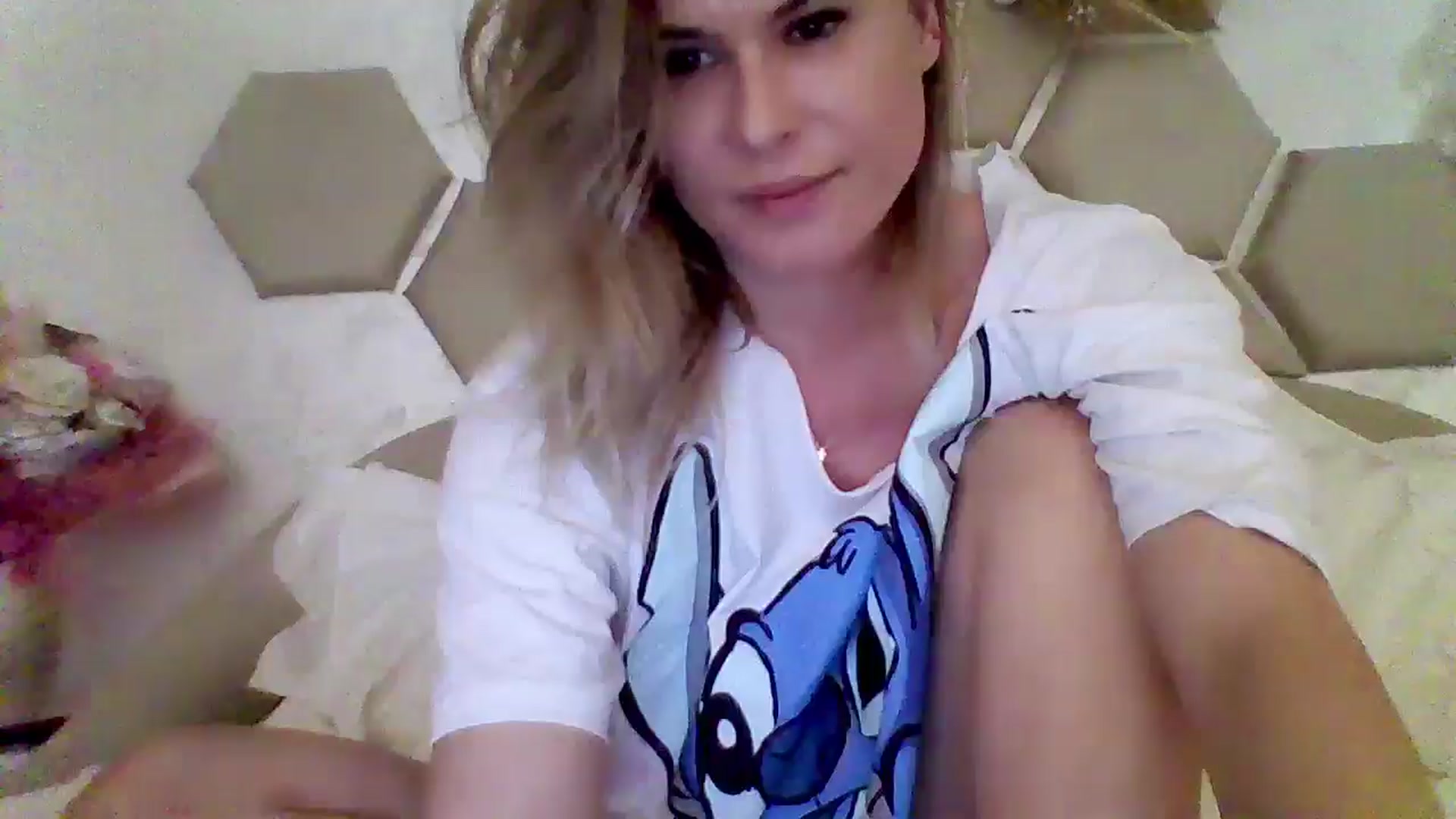 Gallery image thumbnail from Isa__'s myfreecams stream on, 05/25/2024, 20:18 image 7 of 20