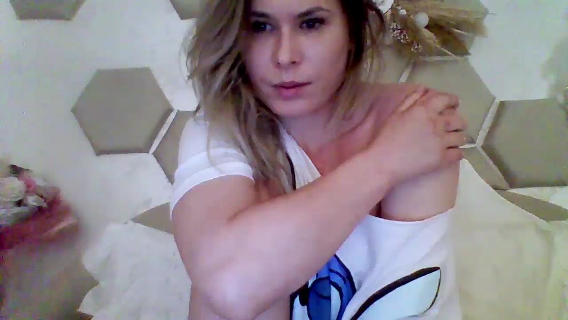 Gallery image thumbnail from Isa__'s myfreecams stream on, 05/25/2024, 22:52 image 6 of 20