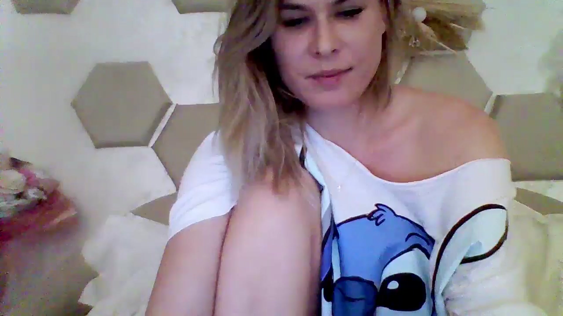 Gallery image thumbnail from Isa__'s myfreecams stream on, 05/25/2024, 22:52 image 7 of 20