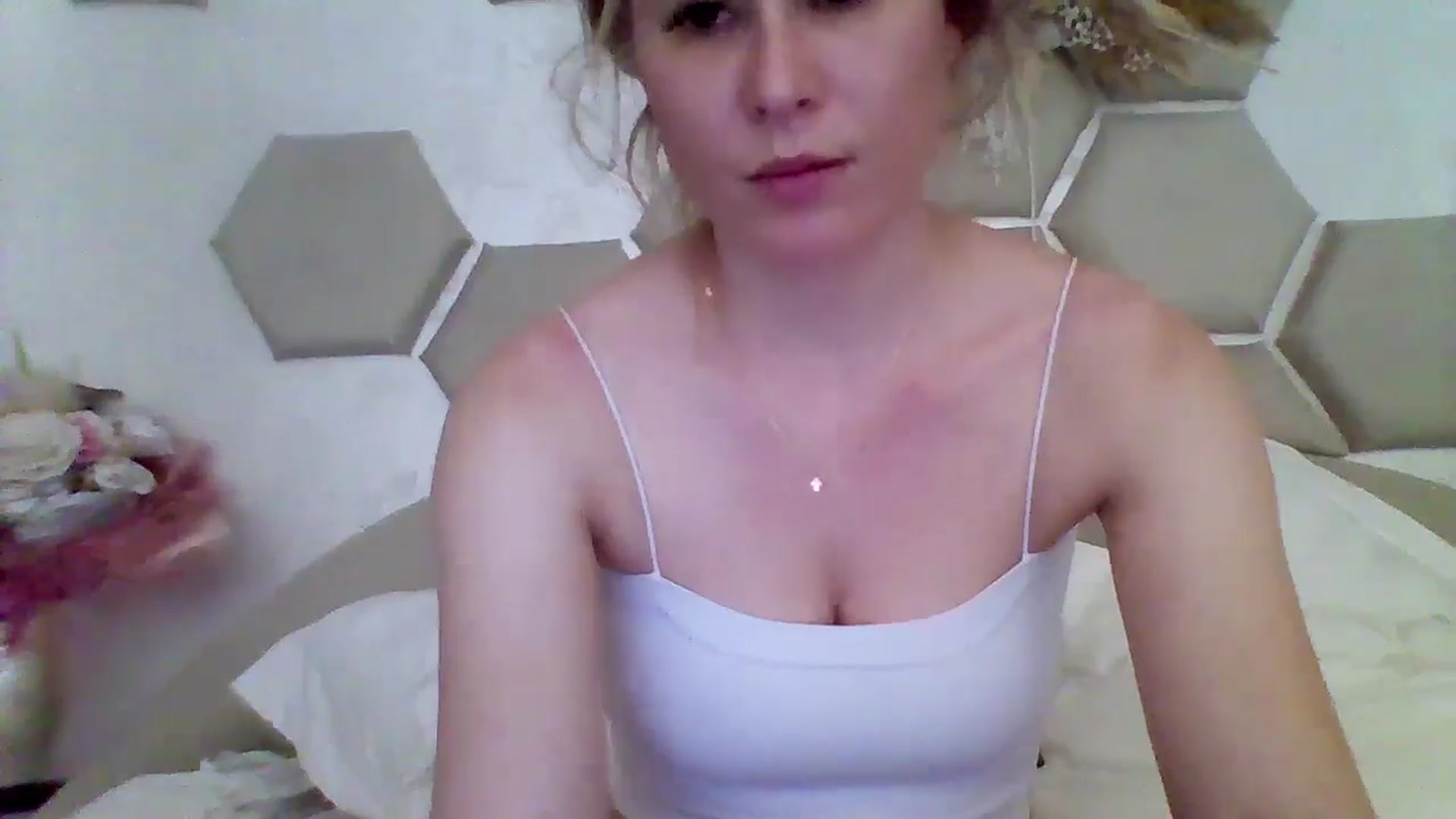 Gallery image thumbnail from Isa__'s myfreecams stream on, 06/15/2024, 18:32 image 15 of 20