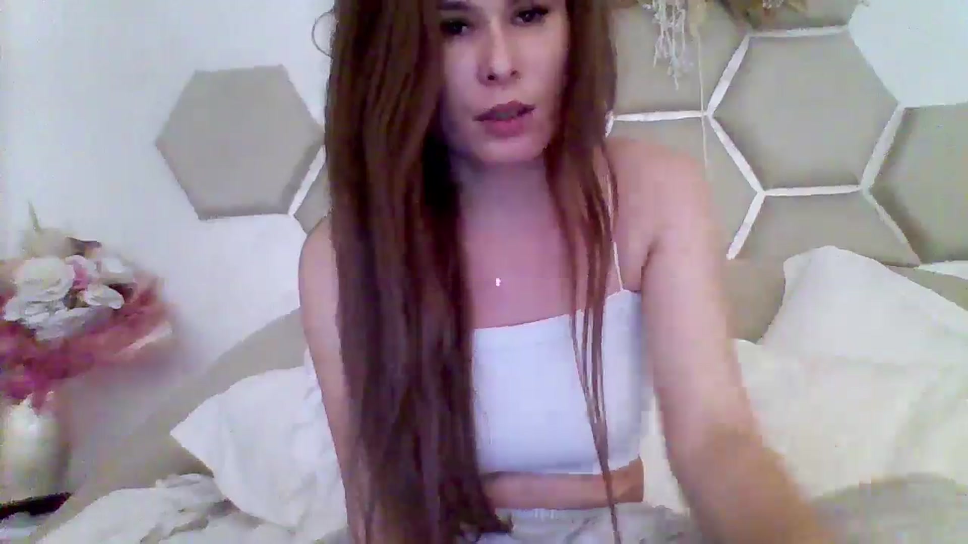 Gallery image thumbnail from Isa__'s myfreecams stream on, 06/15/2024, 22:25 image 4 of 20