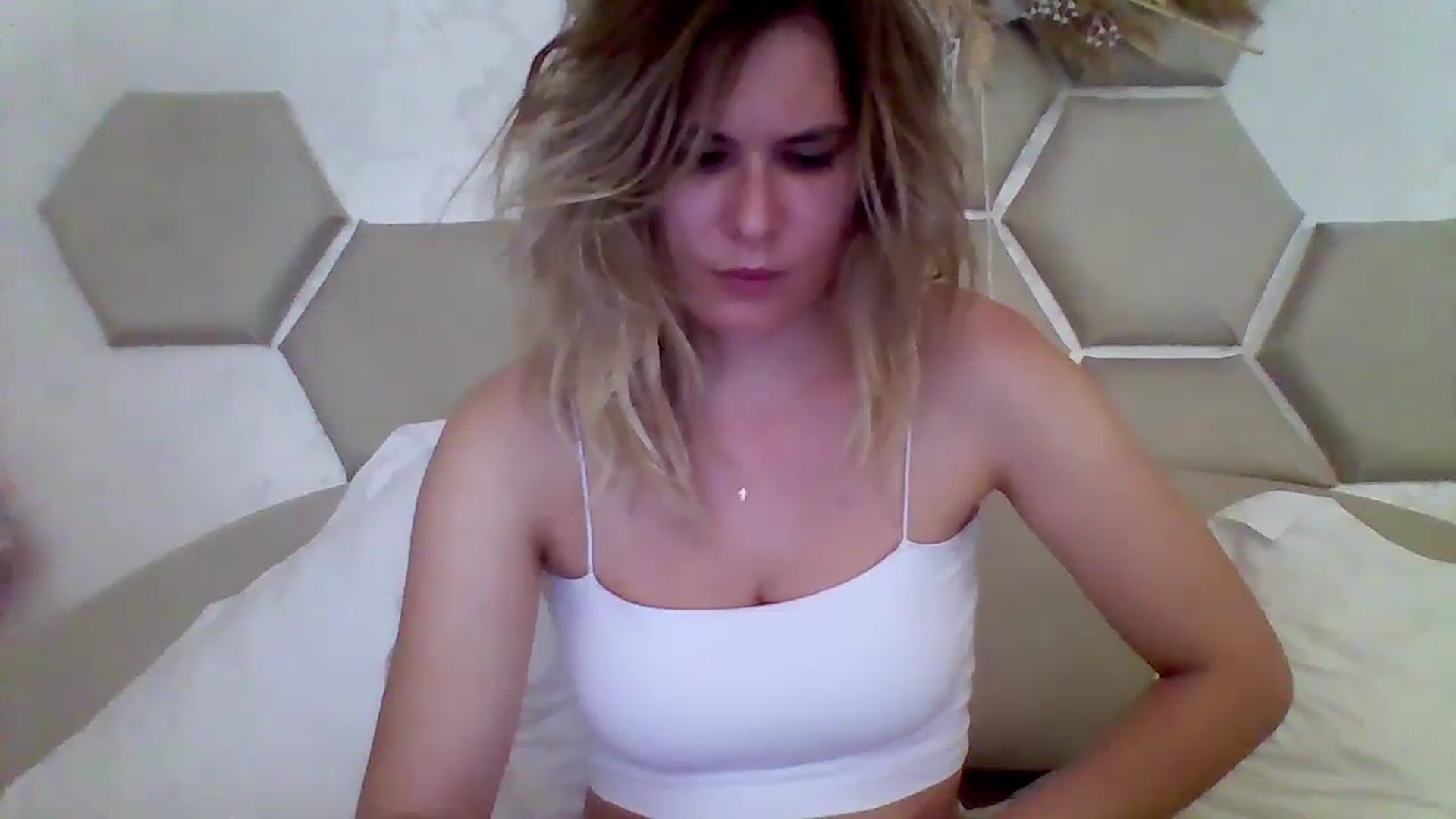 Gallery image thumbnail from Isa__'s myfreecams stream on, 07/06/2024, 20:51 image 14 of 20