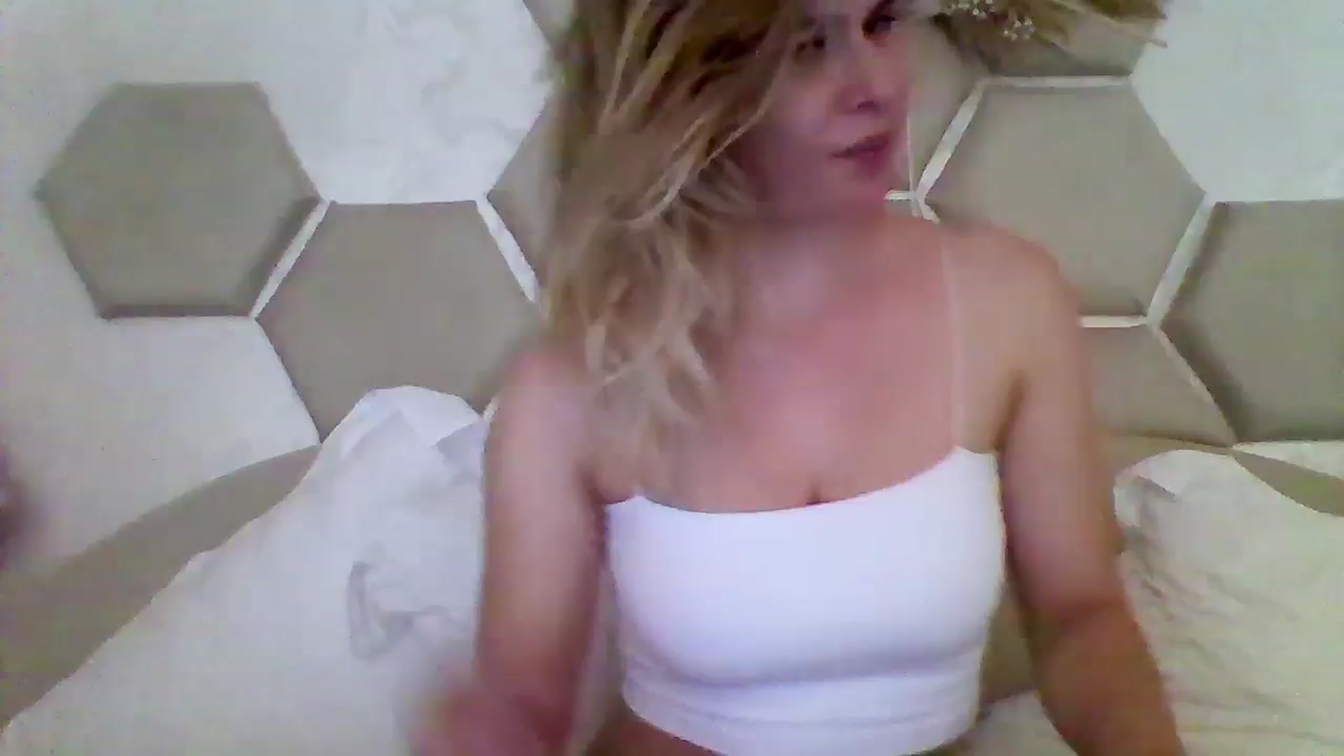 Gallery image thumbnail from Isa__'s myfreecams stream on, 07/06/2024, 20:51 image 20 of 20