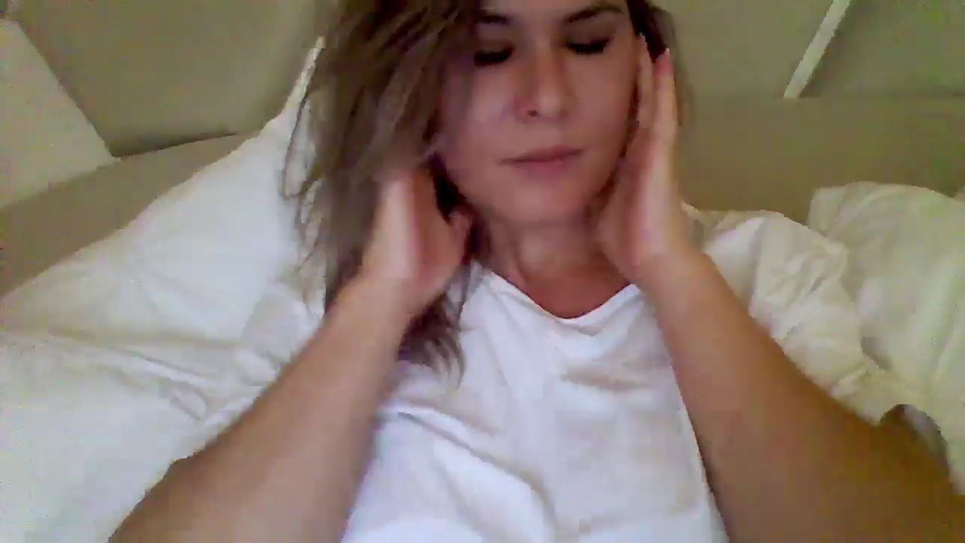 Gallery image thumbnail from Isa__'s myfreecams stream on, 09/18/2024, 03:18 image 18 of 20