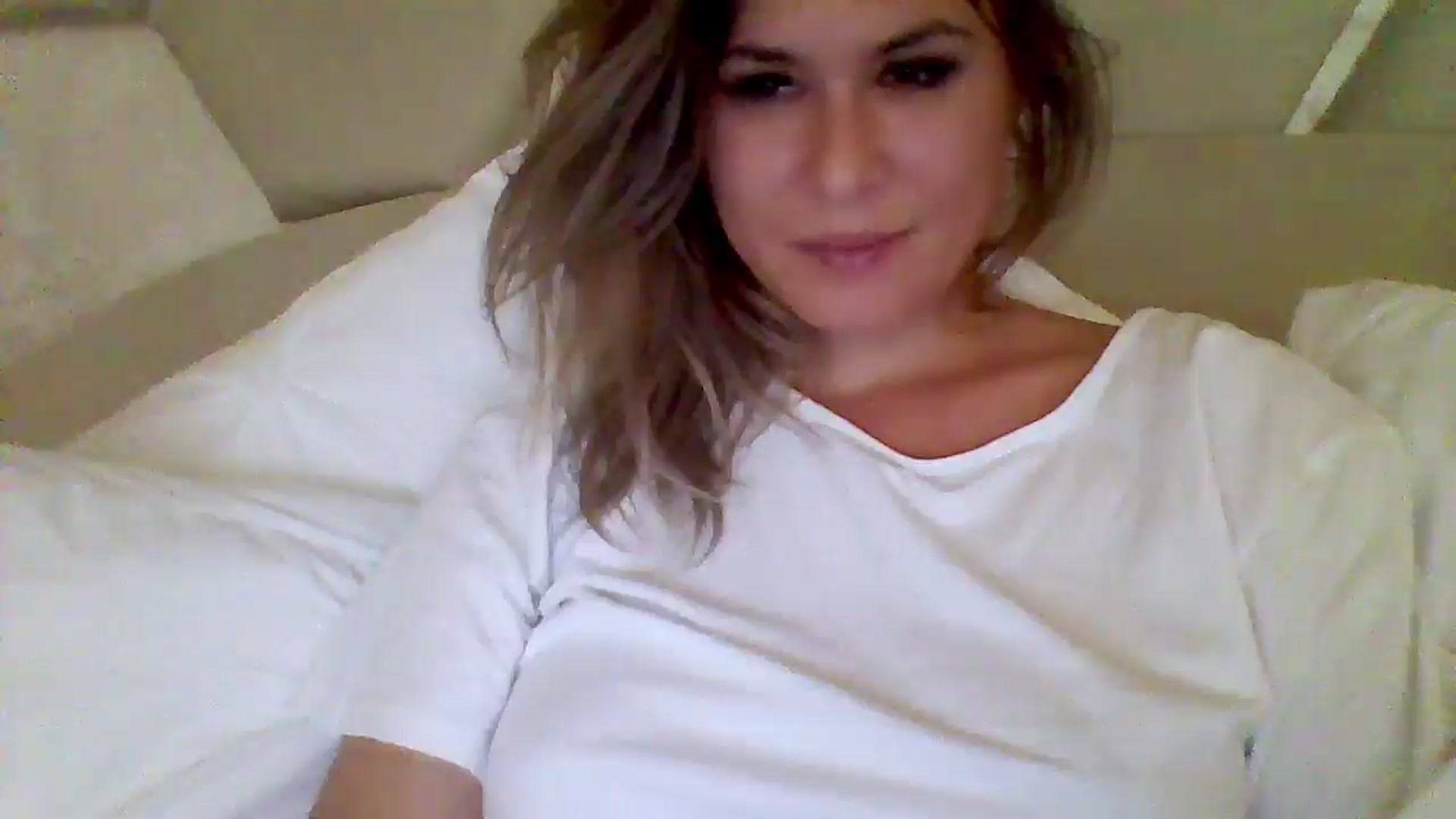 Gallery image thumbnail from Isa__'s myfreecams stream on, 09/18/2024, 03:18 image 17 of 20