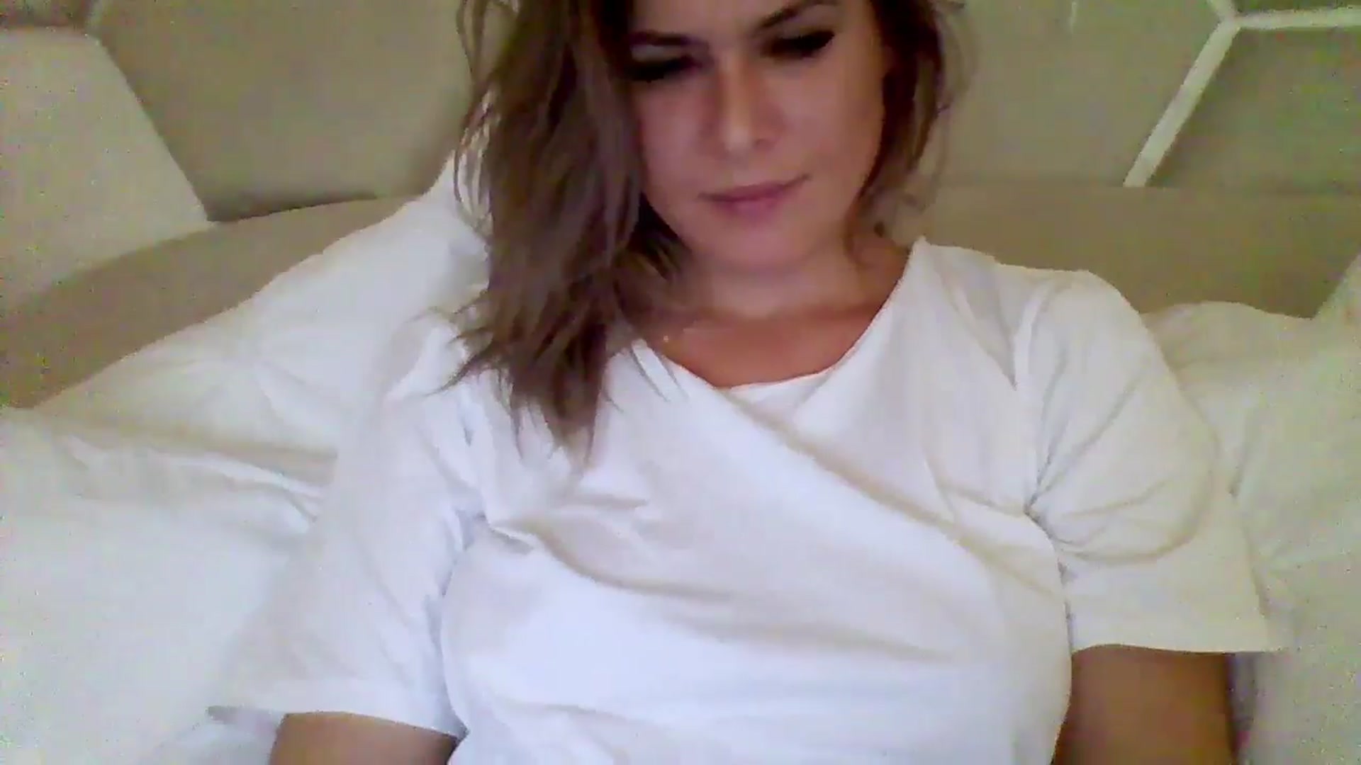 Gallery image thumbnail from Isa__'s myfreecams stream on, 09/18/2024, 03:18 image 4 of 20
