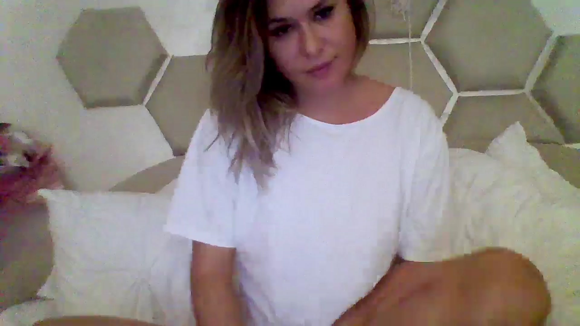 Gallery image thumbnail from Isa__'s myfreecams stream on, 09/18/2024, 03:18 image 7 of 20