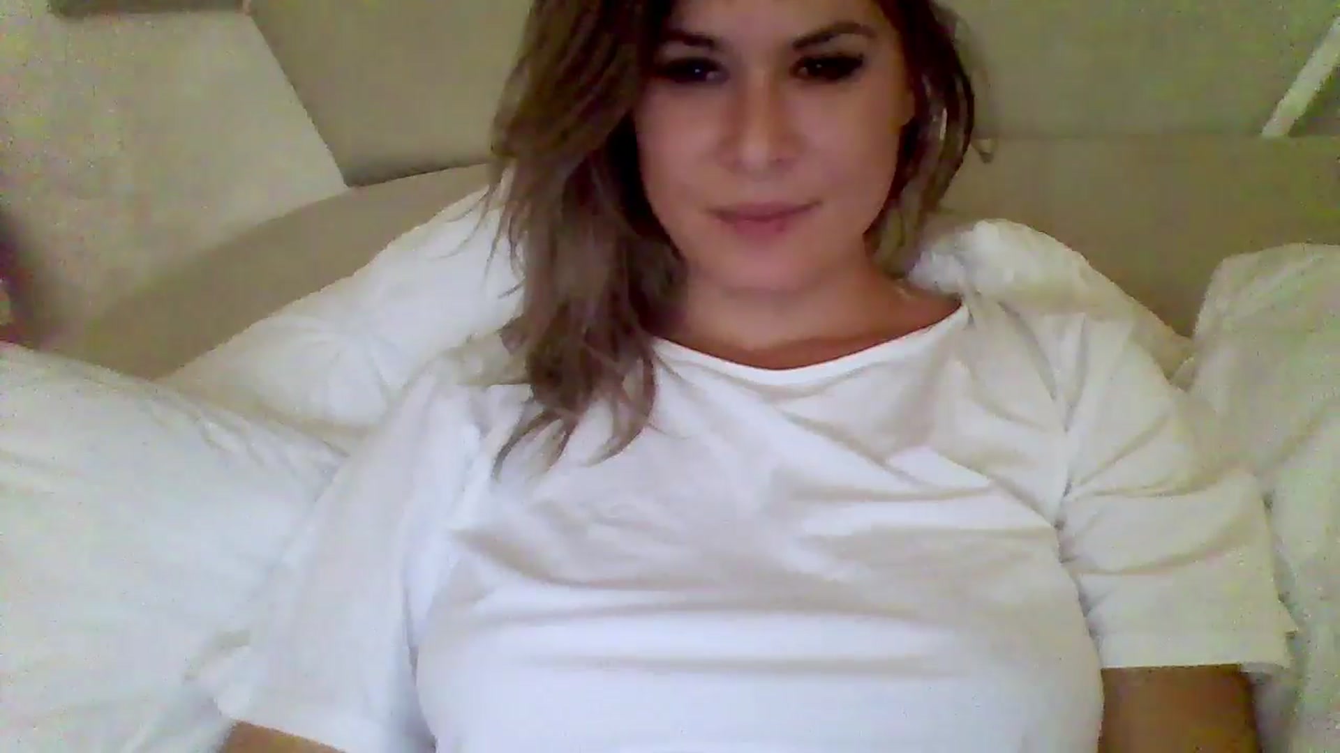 Gallery image thumbnail from Isa__'s myfreecams stream on, 09/18/2024, 03:18 image 3 of 20