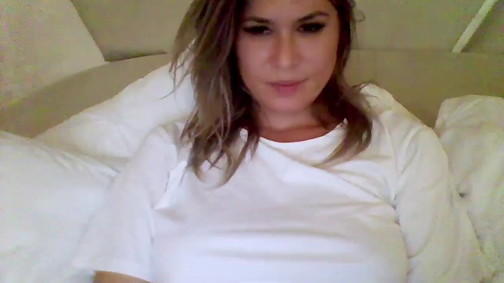 Gallery image thumbnail from Isa__'s myfreecams stream on, 09/18/2024, 03:18 image 1 of 20