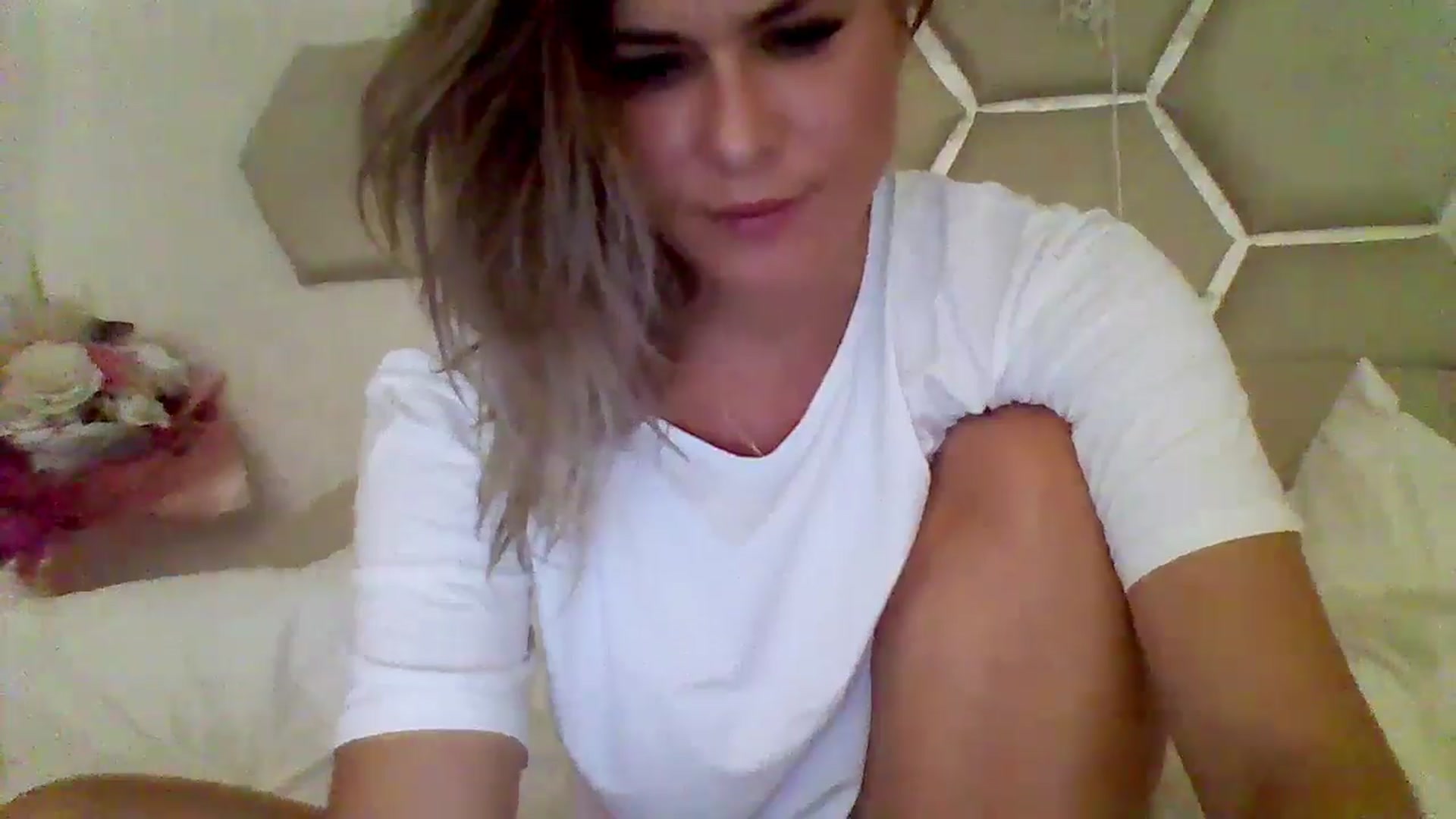 Gallery image thumbnail from Isa__'s myfreecams stream on, 09/19/2024, 17:23 image 4 of 20