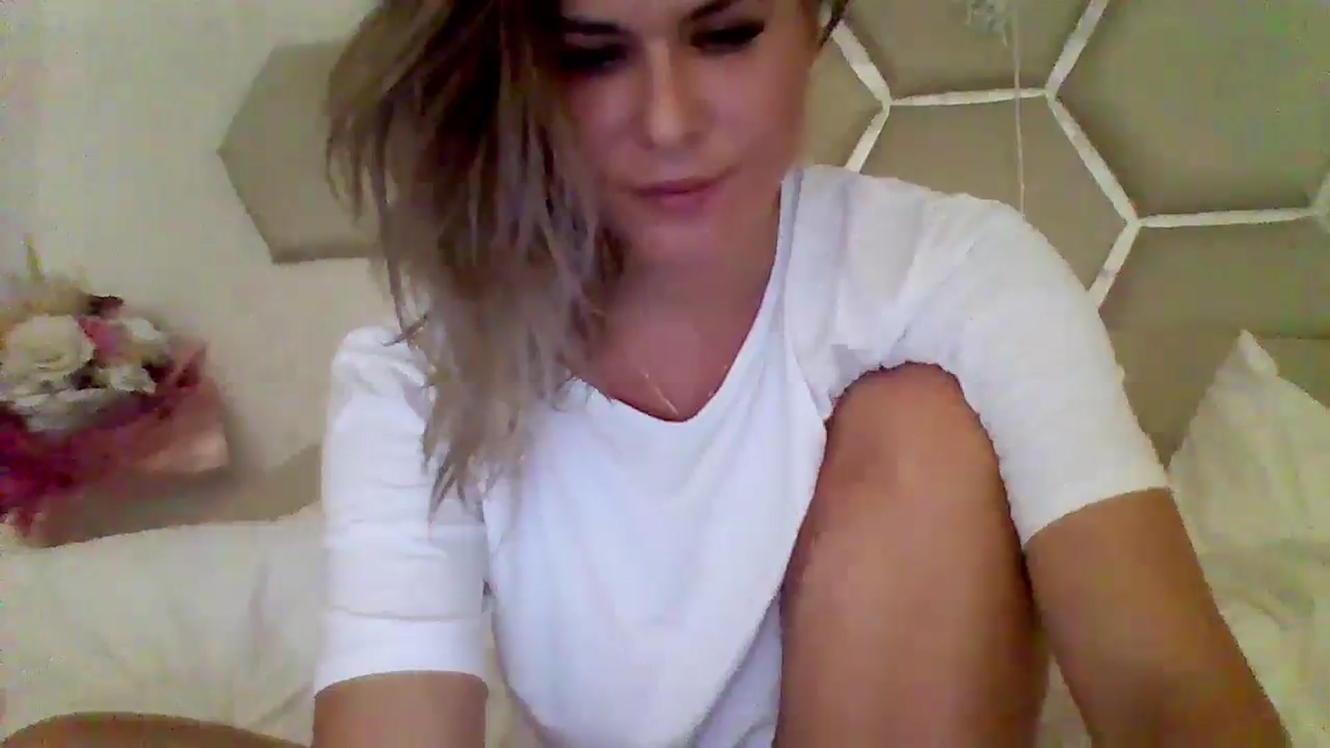 Gallery image thumbnail from Isa__'s myfreecams stream on, 09/19/2024, 17:23 image 7 of 20