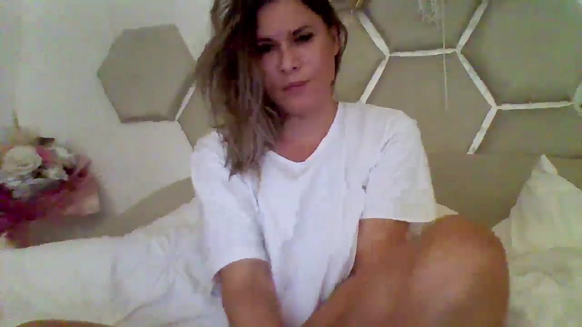 Gallery image thumbnail from Isa__'s myfreecams stream on, 09/19/2024, 17:23 image 11 of 20