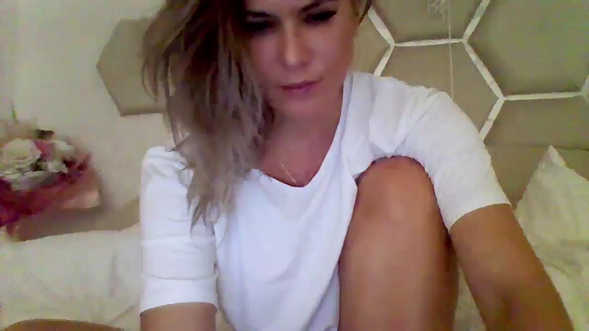 Gallery image thumbnail from Isa__'s myfreecams stream on, 09/19/2024, 17:23 image 9 of 20