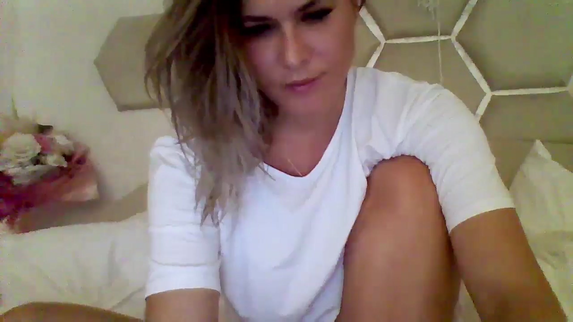 Gallery image thumbnail from Isa__'s myfreecams stream on, 09/19/2024, 17:23 image 2 of 20