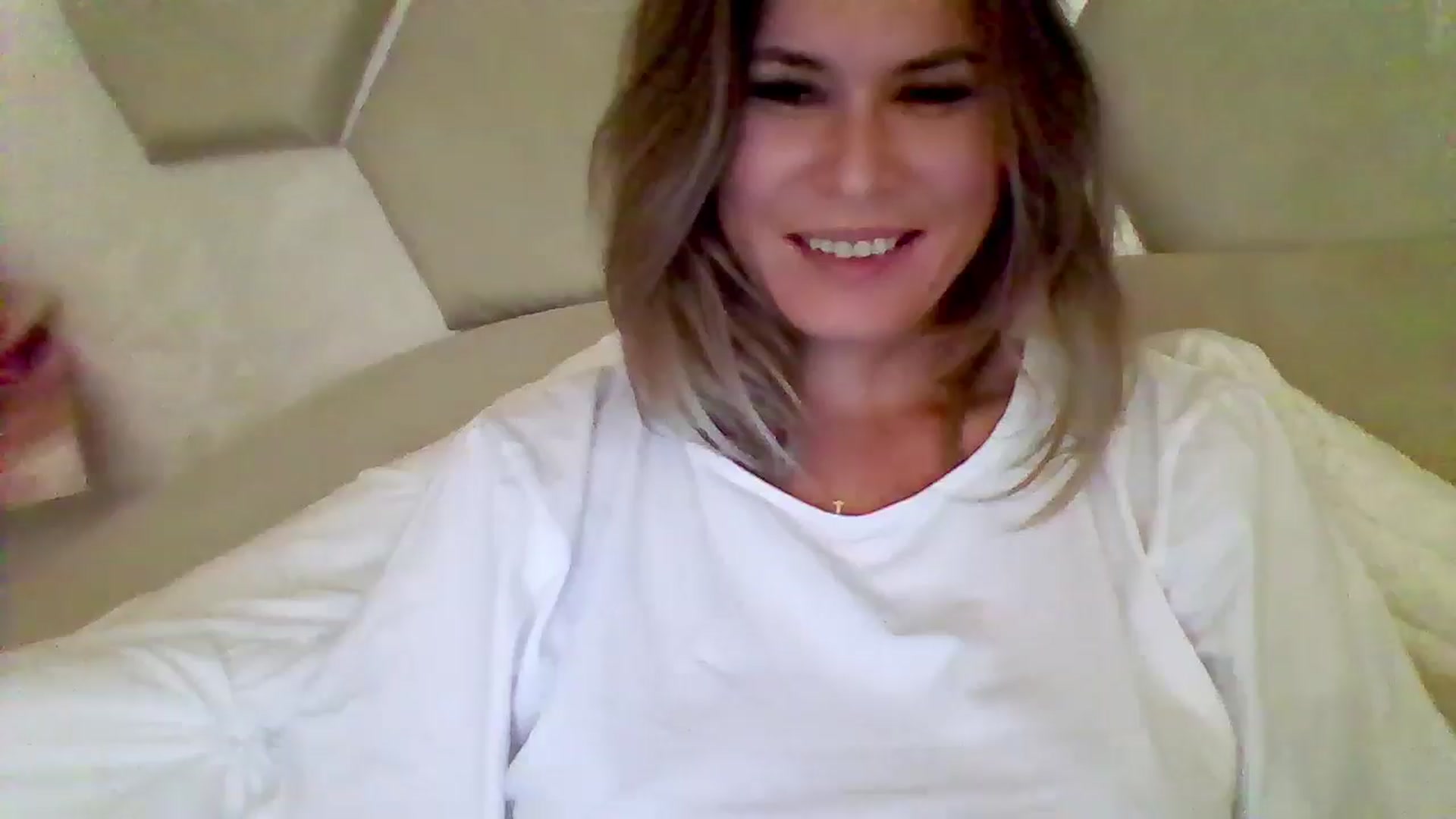 Gallery image thumbnail from Isa__'s myfreecams stream on, 09/19/2024, 18:06 image 6 of 20