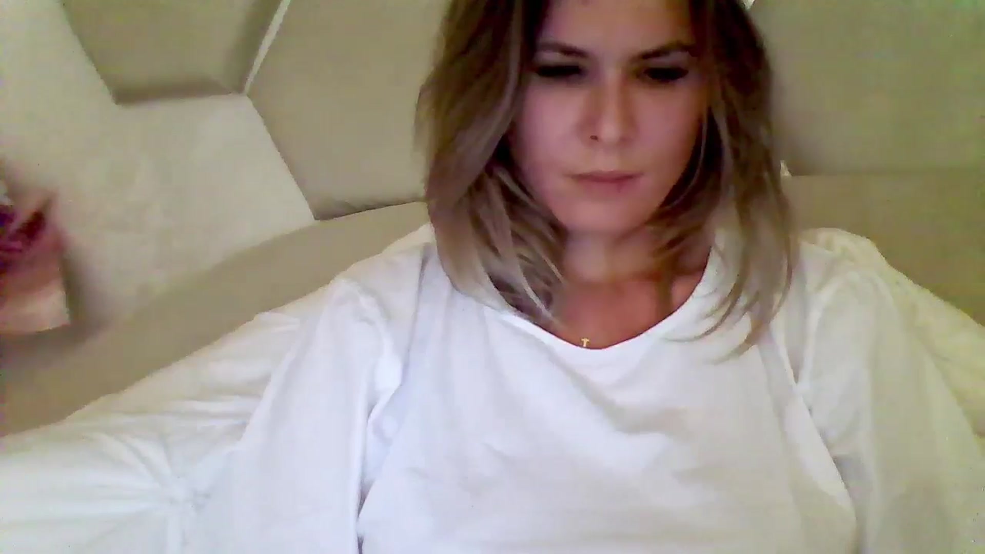 Gallery image thumbnail from Isa__'s myfreecams stream on, 09/19/2024, 18:06 image 3 of 20
