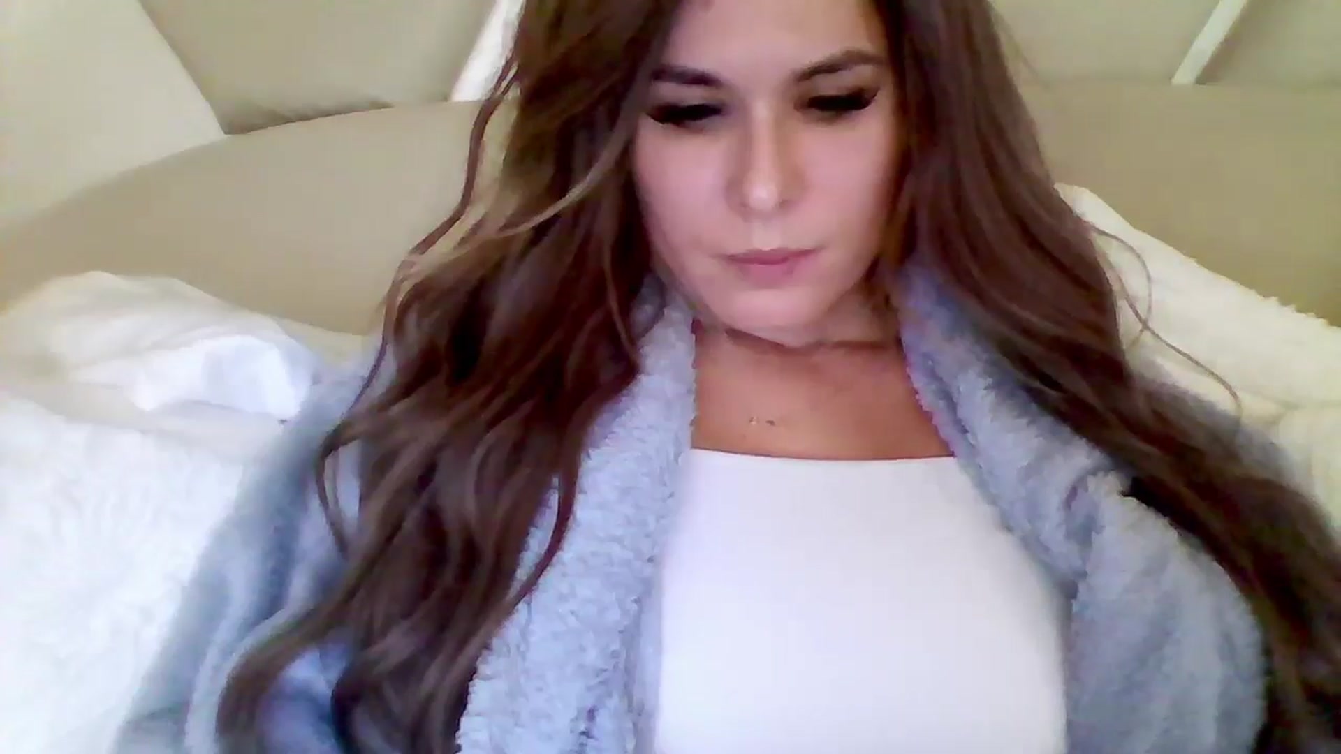 Gallery image thumbnail from Isa__'s myfreecams stream on, 10/26/2024, 21:55 image 10 of 20