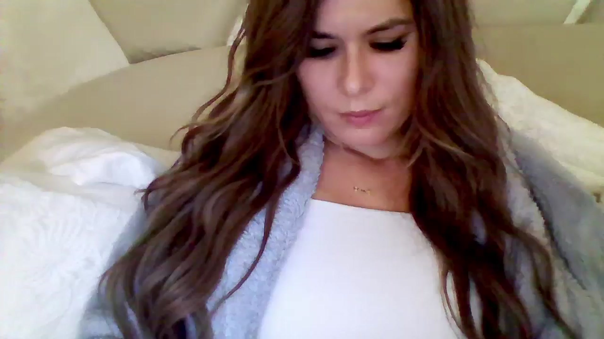Gallery image thumbnail from Isa__'s myfreecams stream on, 10/26/2024, 21:55 image 9 of 20