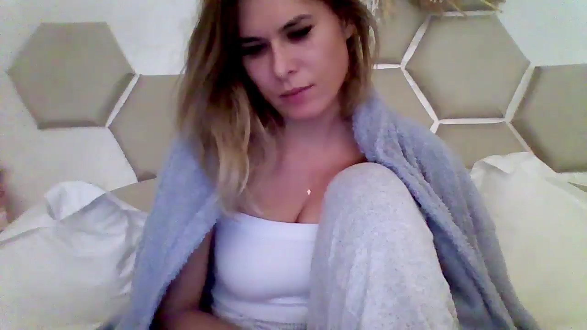 Gallery image thumbnail from Isa__'s myfreecams stream on, 10/28/2024, 21:43 image 2 of 20