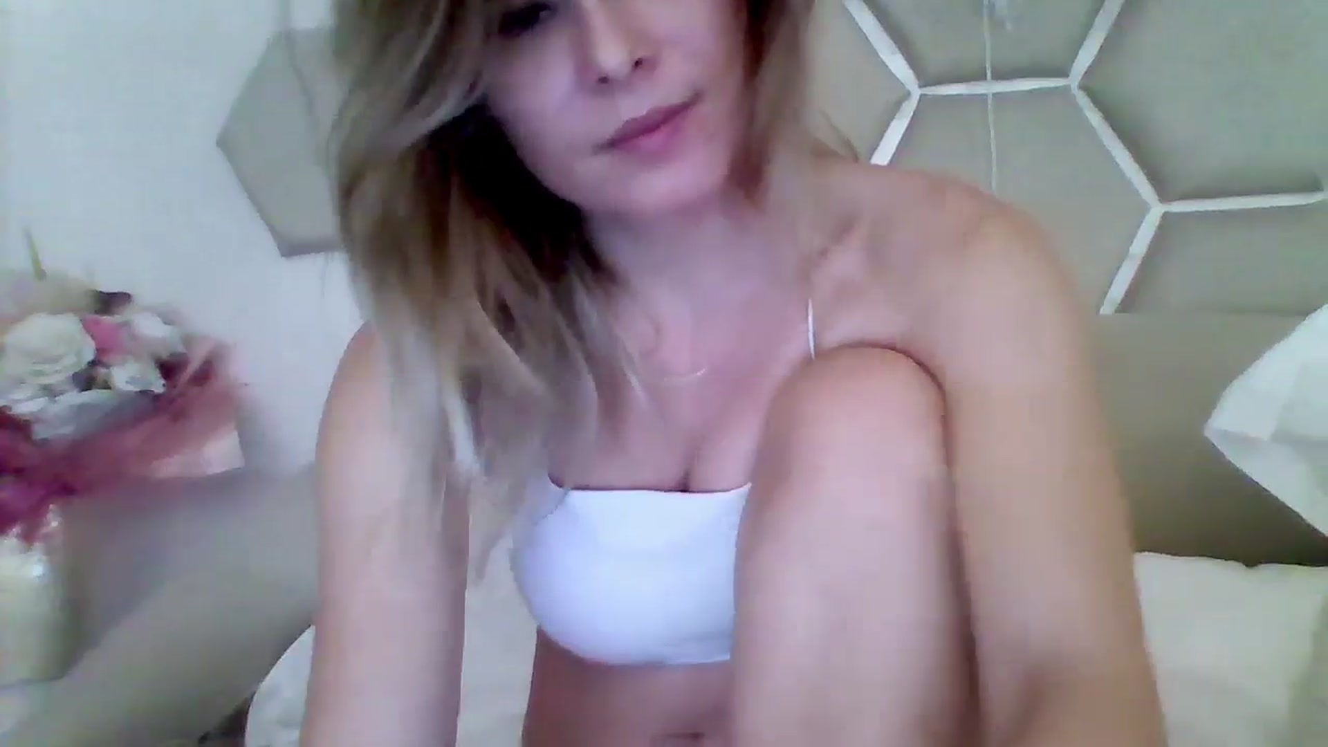 Gallery image thumbnail from Isa__'s myfreecams stream on, 11/02/2024, 22:04 image 15 of 20