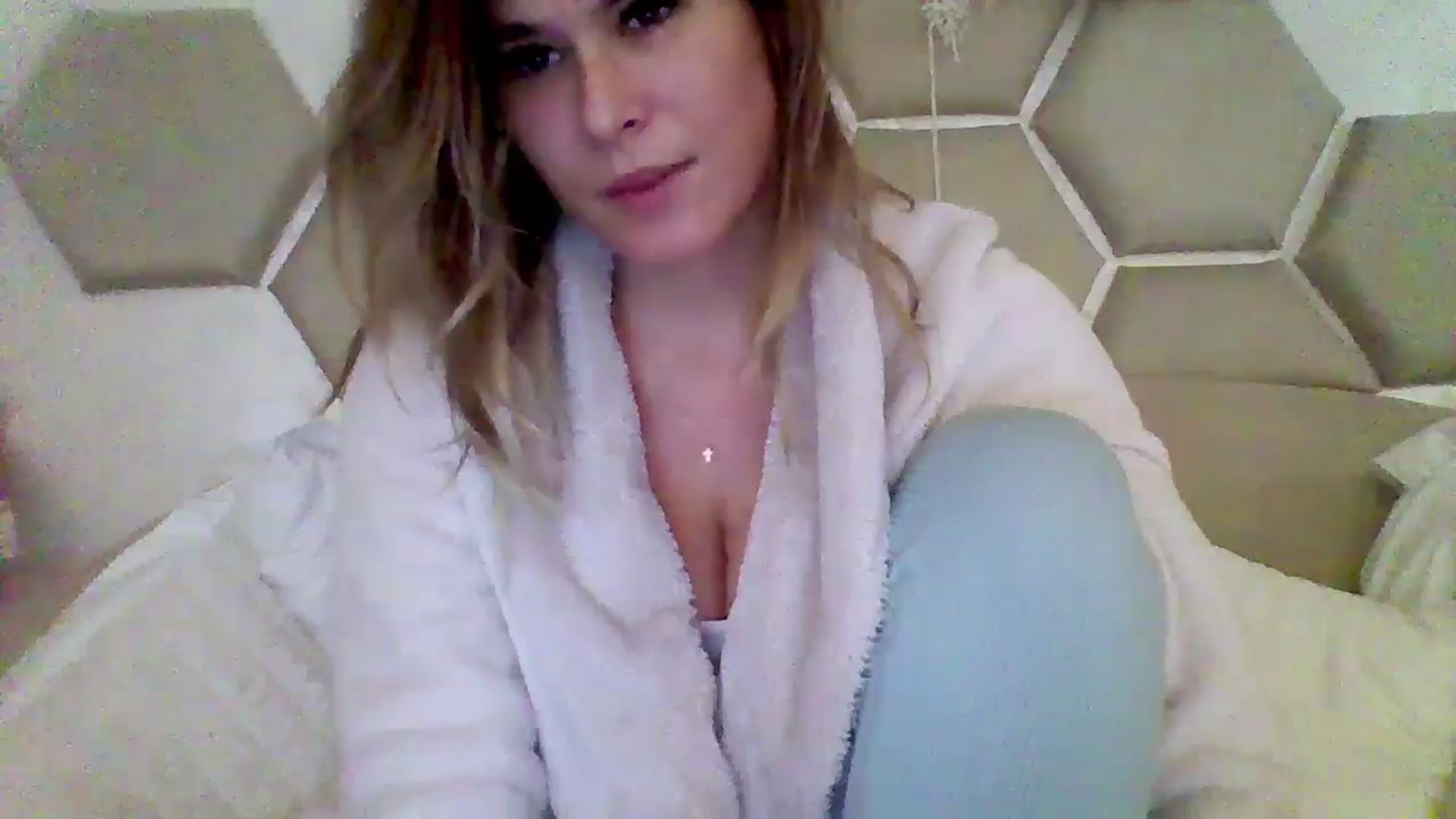 Gallery image thumbnail from Isa__'s myfreecams stream on, 11/06/2024, 16:16 image 4 of 20