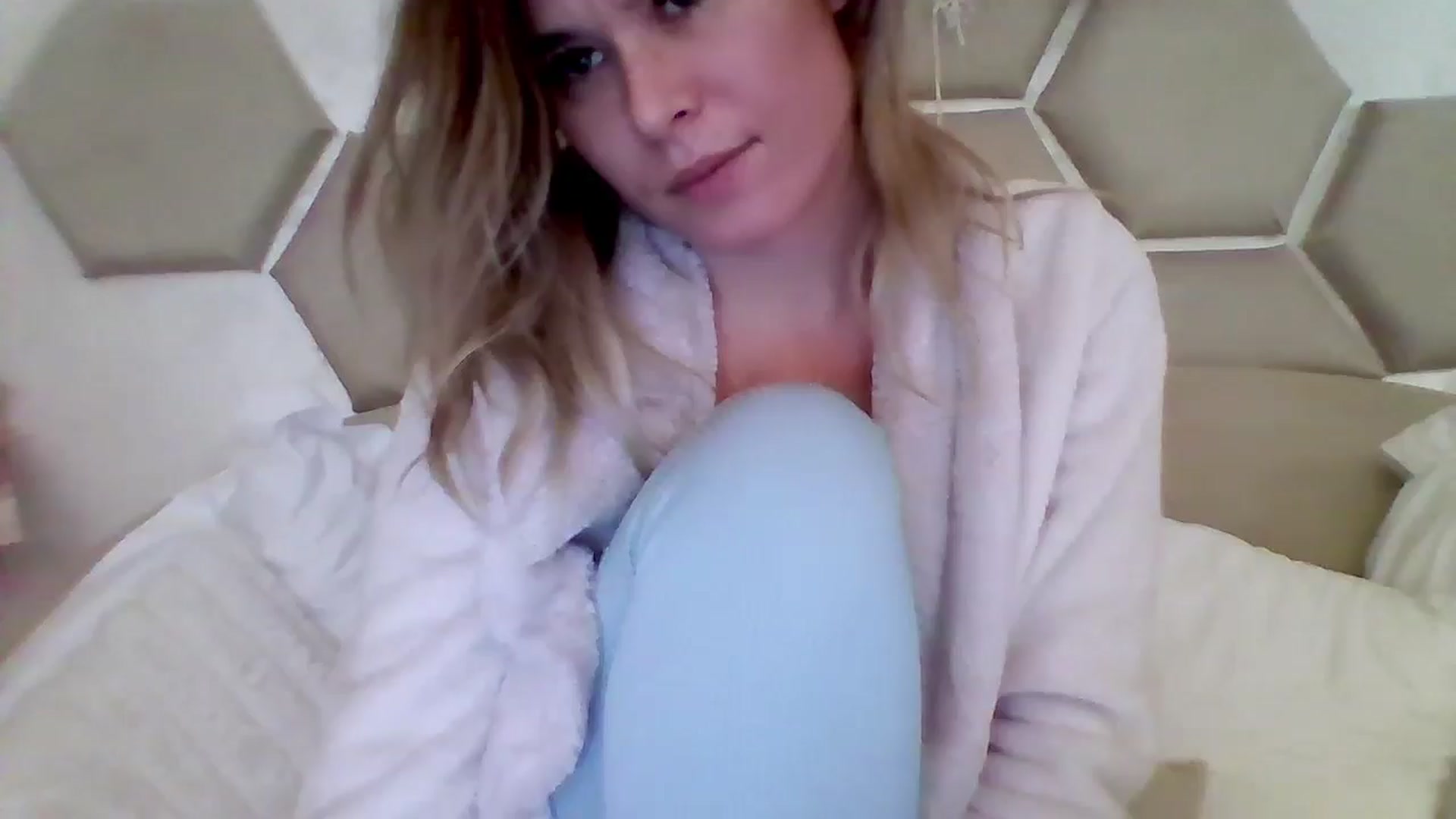 Gallery image thumbnail from Isa__'s myfreecams stream on, 11/06/2024, 16:16 image 9 of 20