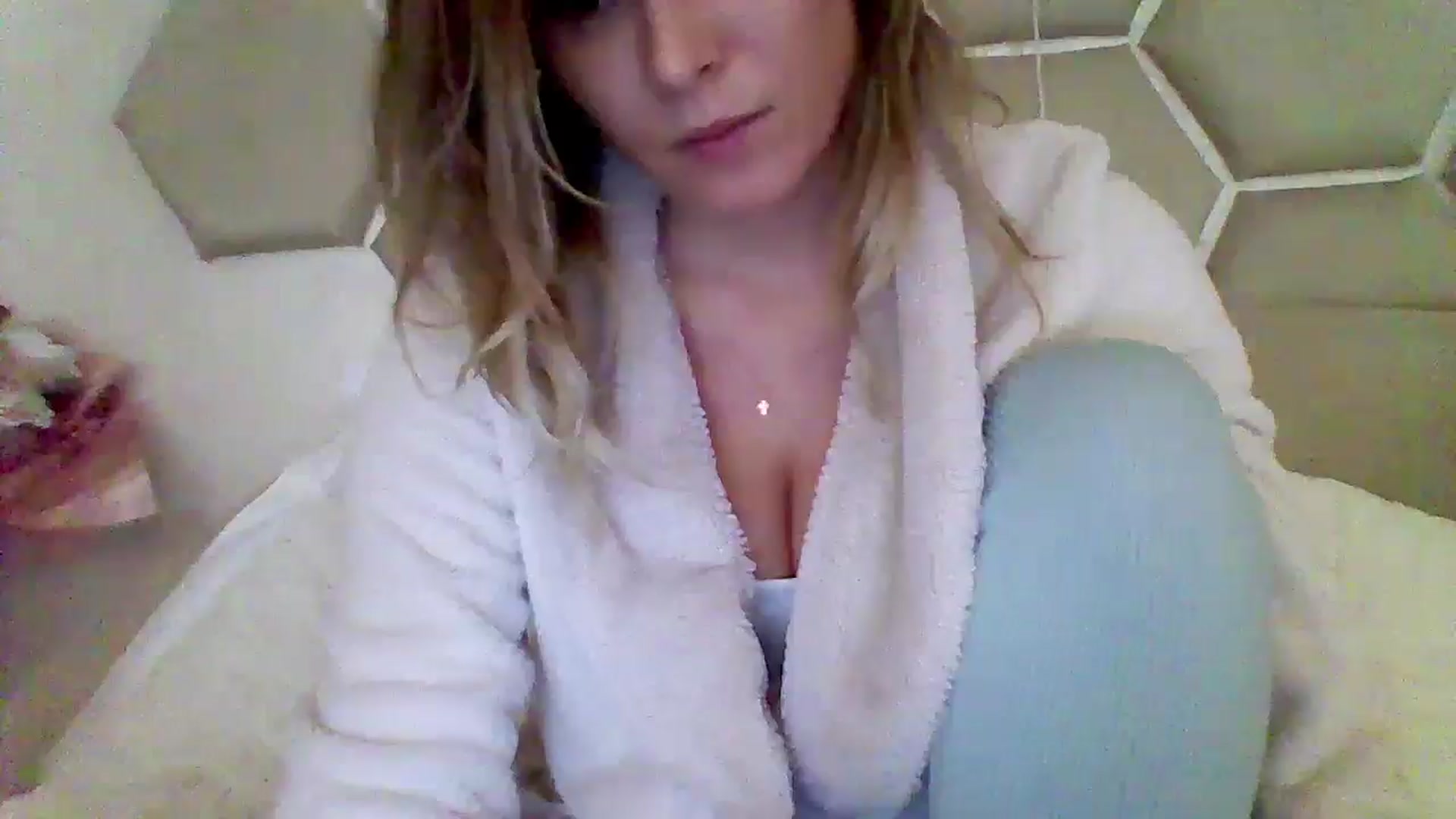 Gallery image thumbnail from Isa__'s myfreecams stream on, 11/06/2024, 16:16 image 1 of 20