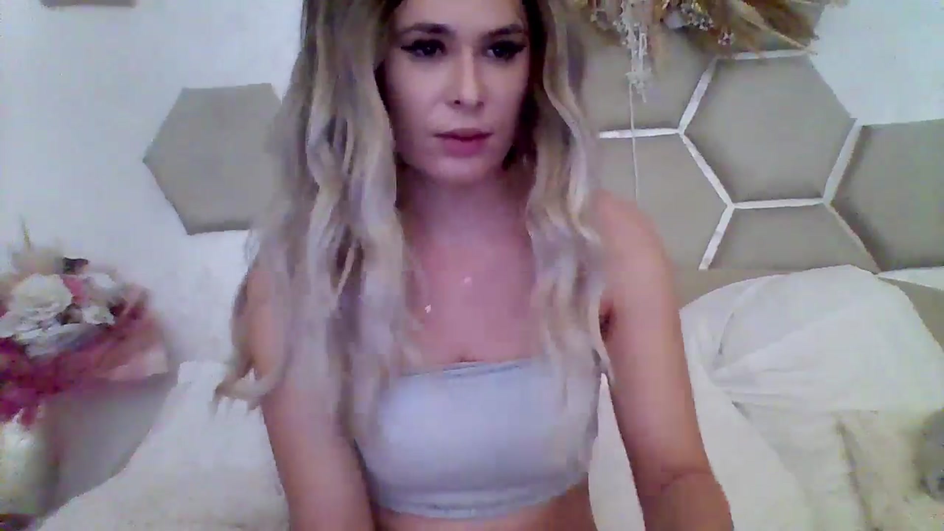 Gallery image thumbnail from Isa__'s myfreecams stream on, 11/09/2024, 14:41 image 17 of 20