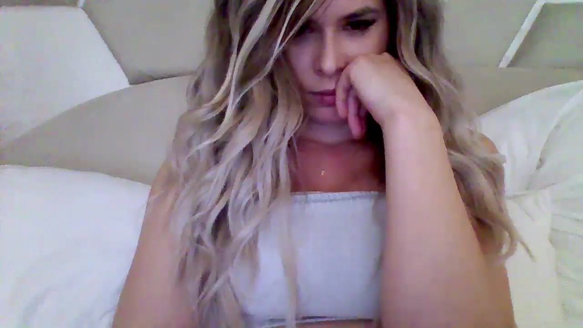 Gallery image thumbnail from Isa__'s myfreecams stream on, 11/09/2024, 17:34 image 13 of 20