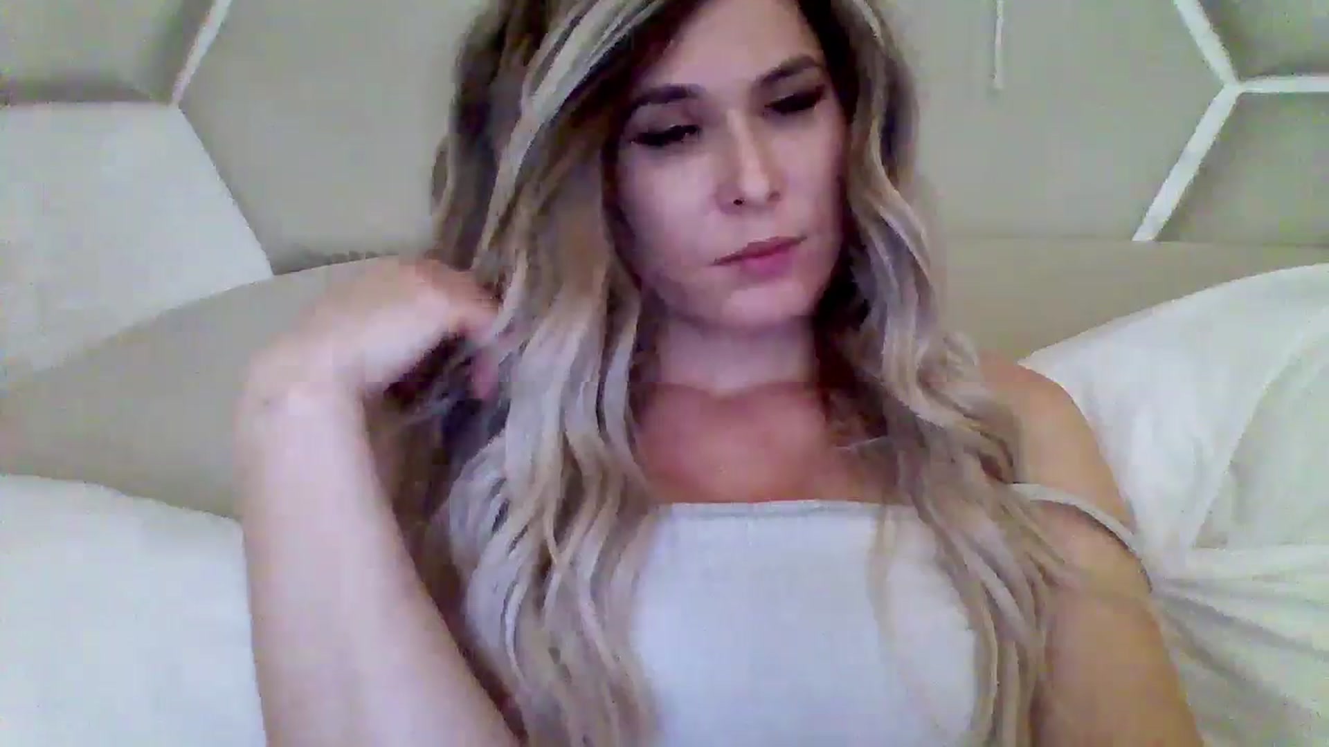 Gallery image thumbnail from Isa__'s myfreecams stream on, 11/09/2024, 20:22 image 15 of 20