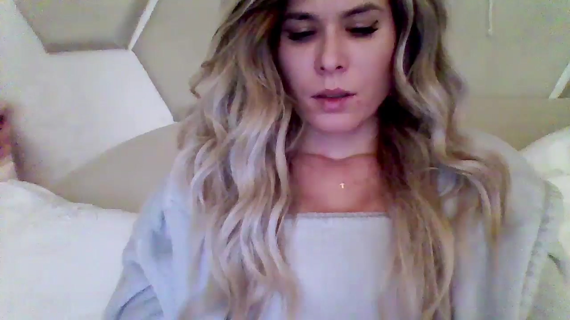 Gallery image thumbnail from Isa__'s myfreecams stream on, 11/09/2024, 22:20 image 13 of 20