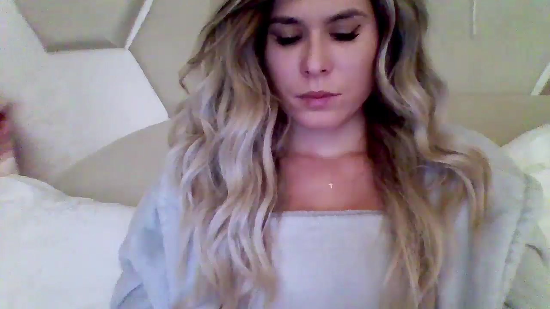 Gallery image thumbnail from Isa__'s myfreecams stream on, 11/09/2024, 22:20 image 11 of 20