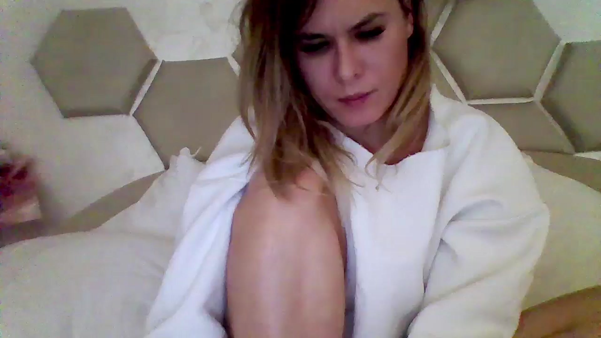 Gallery image thumbnail from Isa__'s myfreecams stream on, 11/16/2024, 20:02 image 3 of 20
