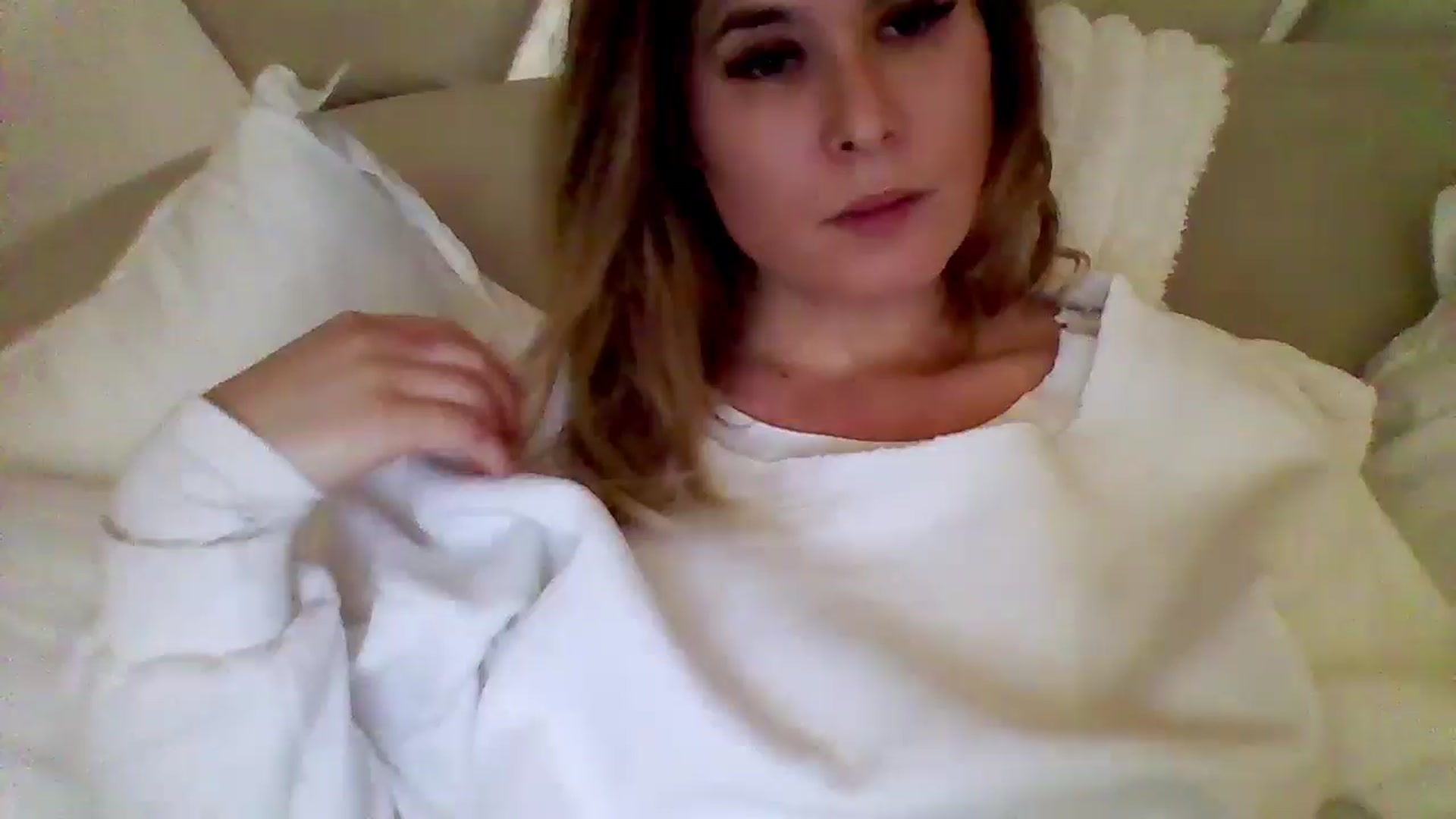 Gallery image thumbnail from Isa__'s myfreecams stream on, 11/16/2024, 20:02 image 18 of 20