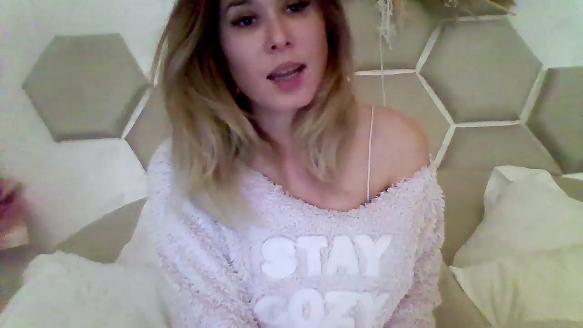 Gallery image thumbnail from Isa__'s myfreecams stream on, 11/25/2024, 19:50 image 6 of 20