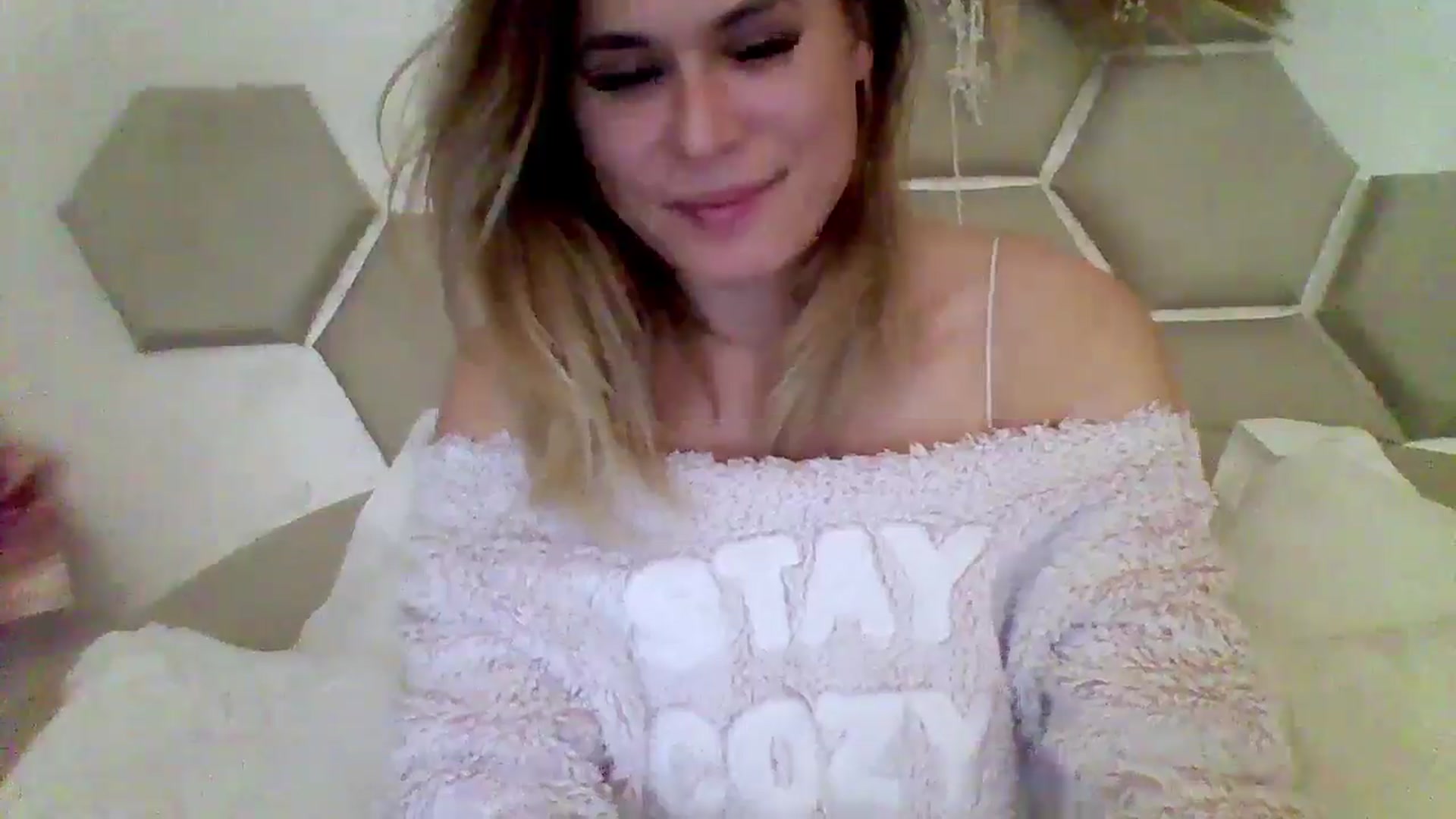 Gallery image thumbnail from Isa__'s myfreecams stream on, 11/25/2024, 19:50 image 12 of 20