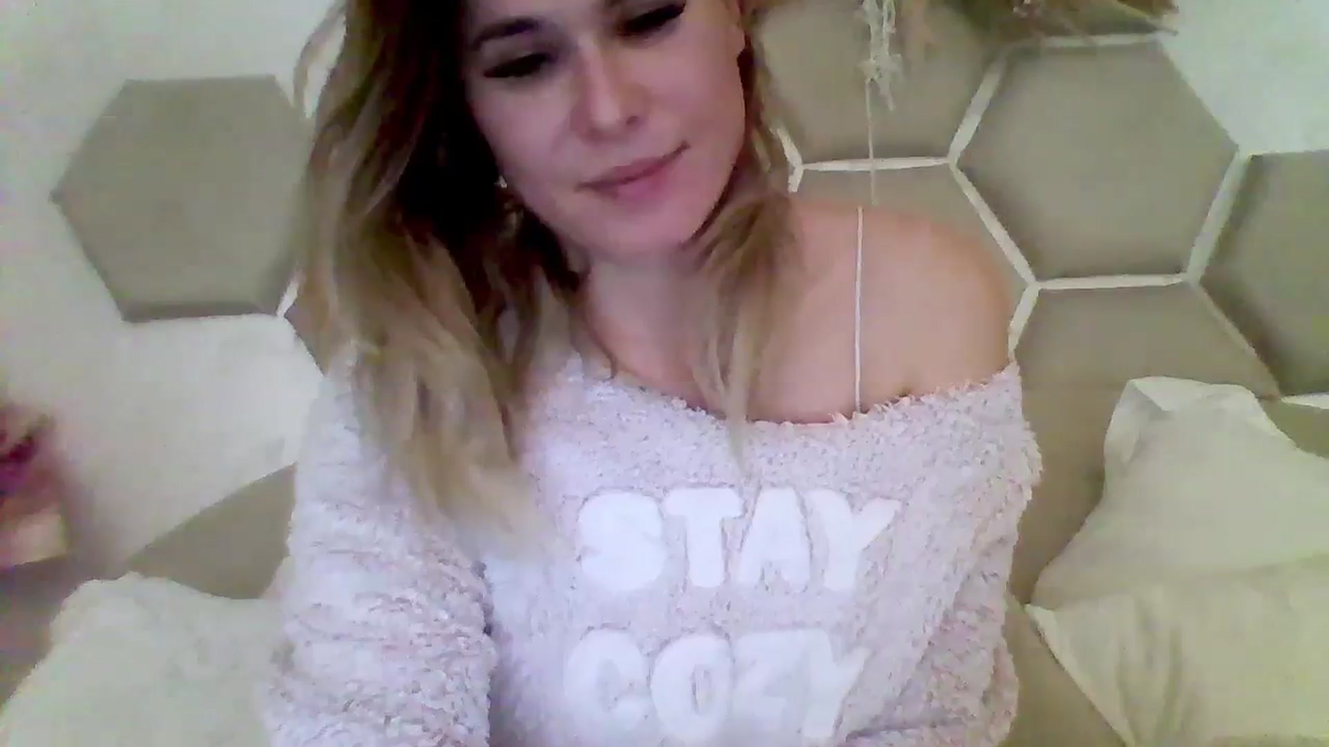 Gallery image thumbnail from Isa__'s myfreecams stream on, 11/25/2024, 19:50 image 8 of 20