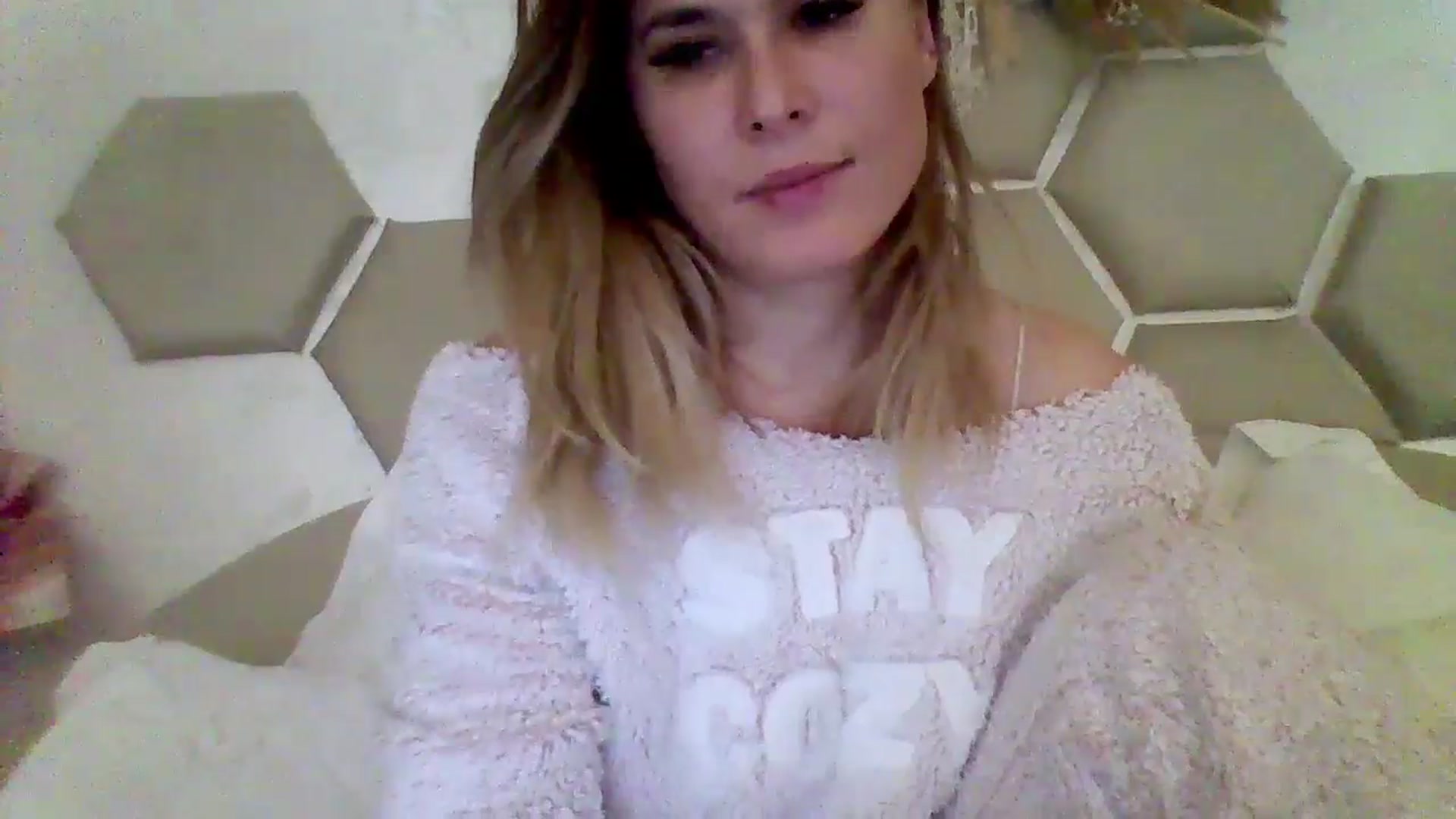 Gallery image thumbnail from Isa__'s myfreecams stream on, 11/25/2024, 19:50 image 11 of 20
