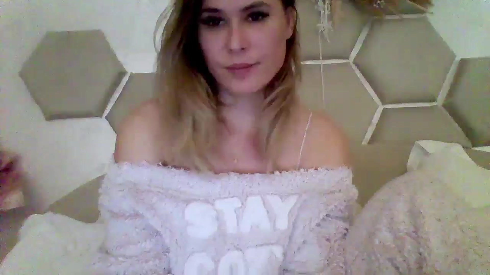 Gallery image thumbnail from Isa__'s myfreecams stream on, 11/25/2024, 19:50 image 9 of 20