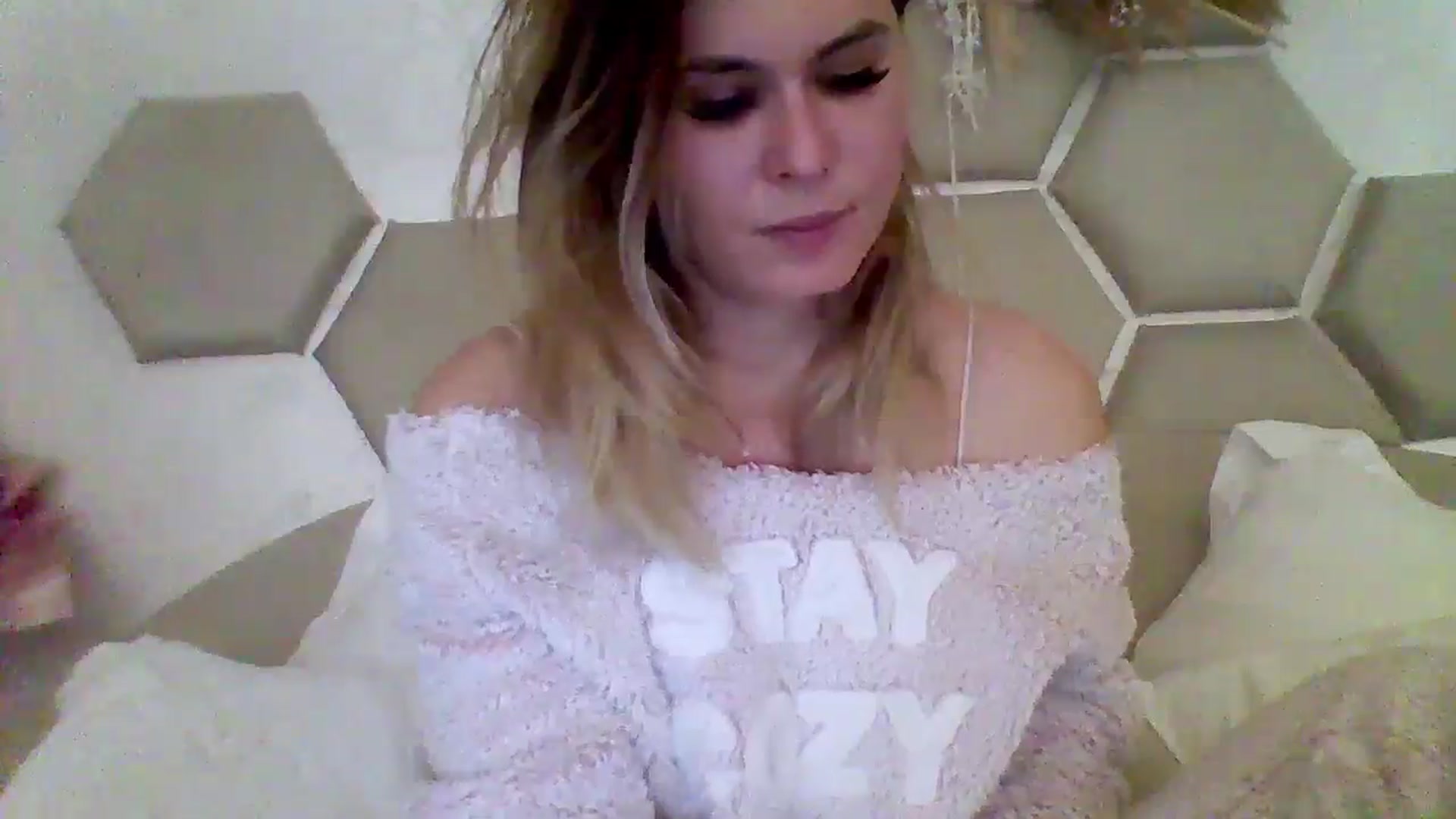 Gallery image thumbnail from Isa__'s myfreecams stream on, 11/25/2024, 19:50 image 10 of 20